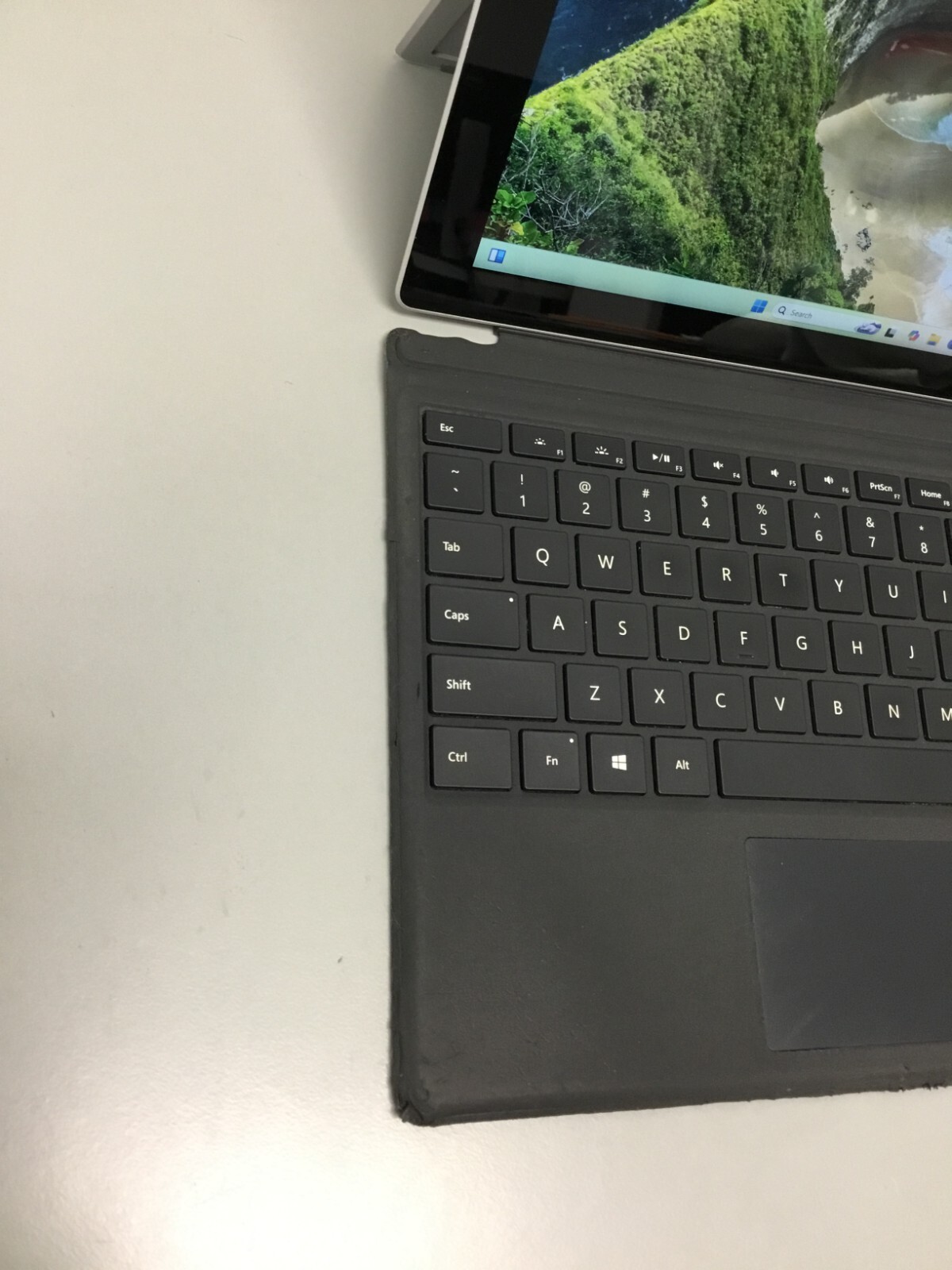 Microsoft Surface Pro 3 12 inch (128GB, Intel Core i5 4th Gen., 1.90GHz, 4GB).