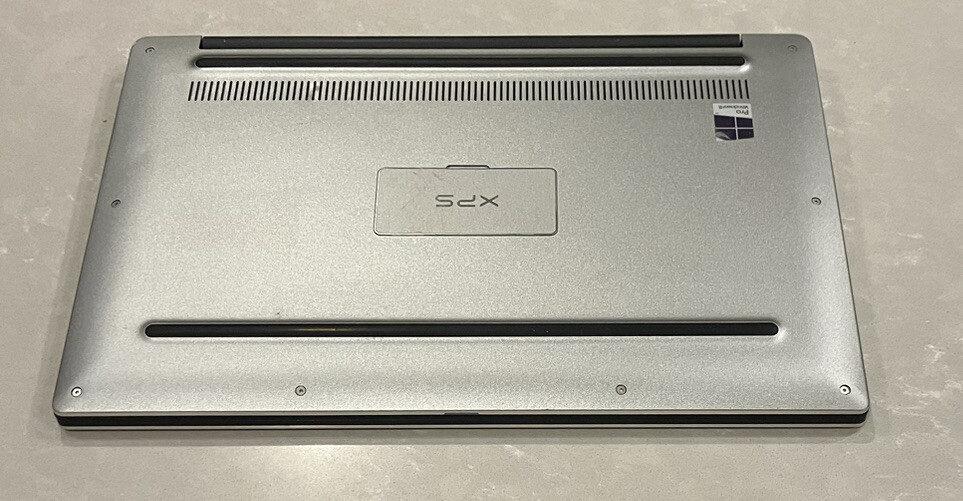 DELL XPS 13 9343 13″ i5-5200u 2.2GHz 8GB RAM 256GB SSD