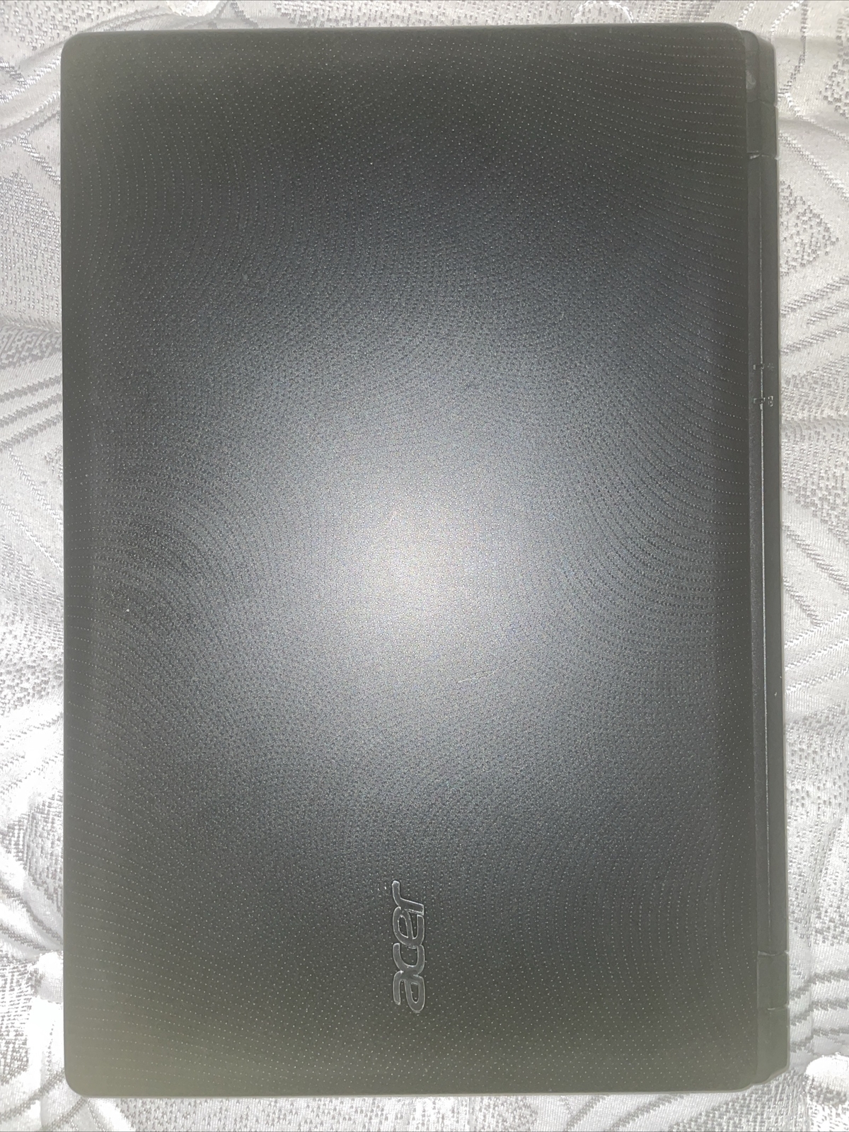 Acer Aspire Notebook E5-521-23KH 15.6″ 4GB RAM 1TB HDD AMD E2 Win8