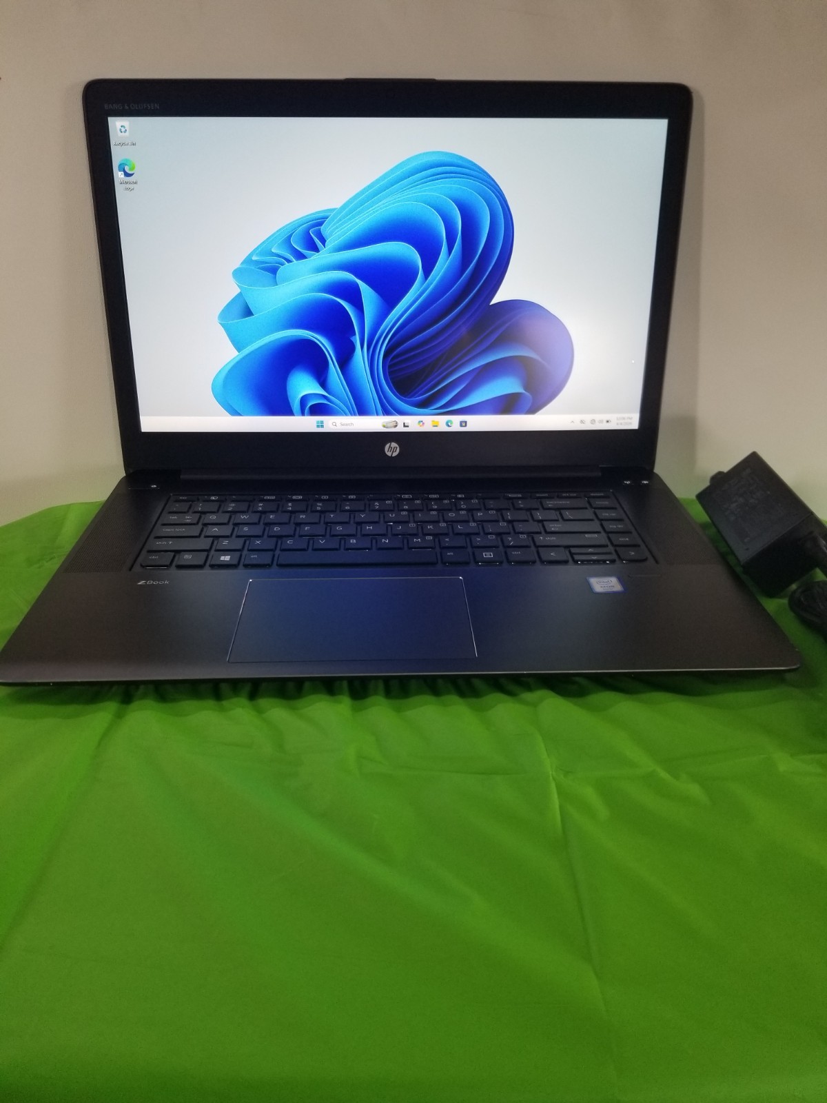 HP ZBook 15 G3 15.6” Xeon E3-1545M V5 2.90GHz 16GB RAM 256GB NVMe WIN 11