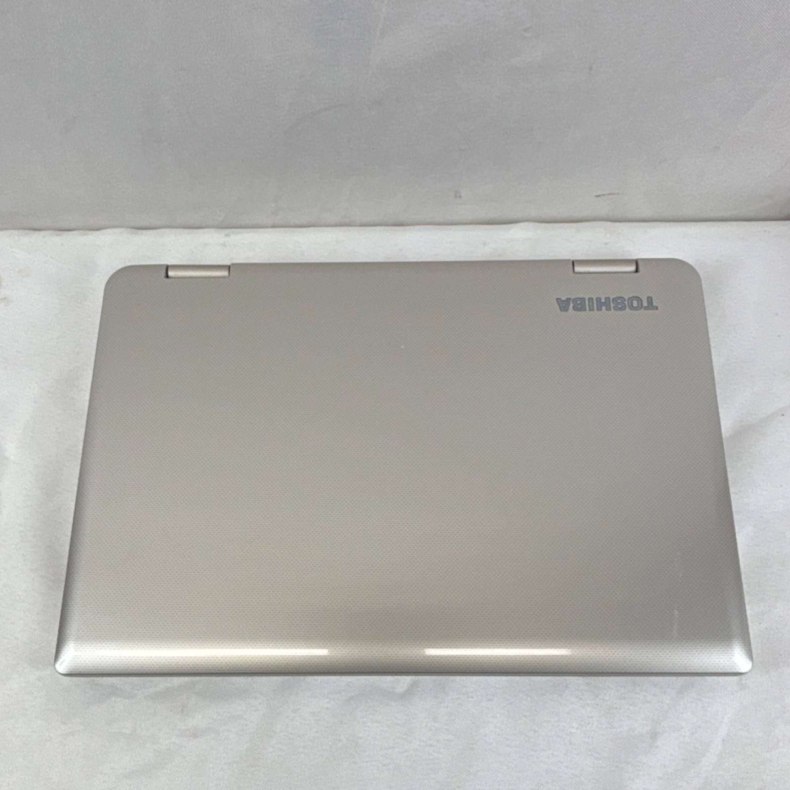 Toshiba Satellite L15W-B1303 Notebook Laptop Intel Processor Silver
