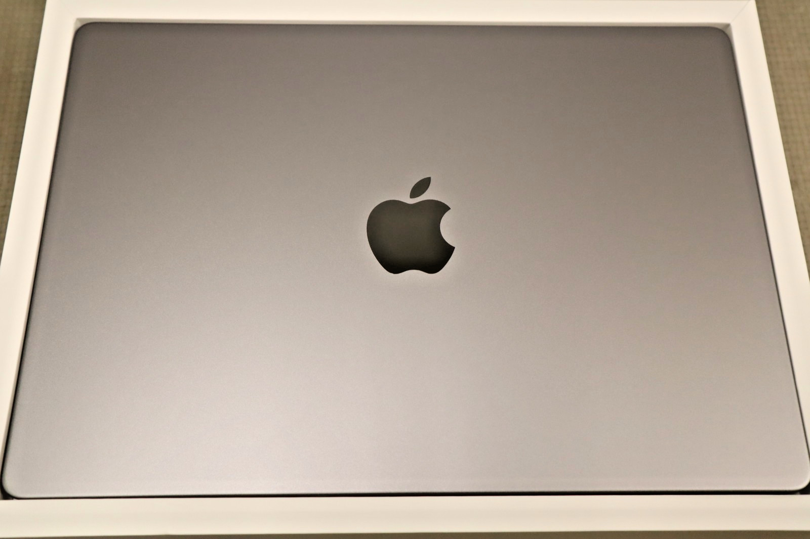APPLE MACBOOK PRO 14: M1 PRO 32GB RAM, 512GB INTERNATIONAL ENGLISH KEYBOARD