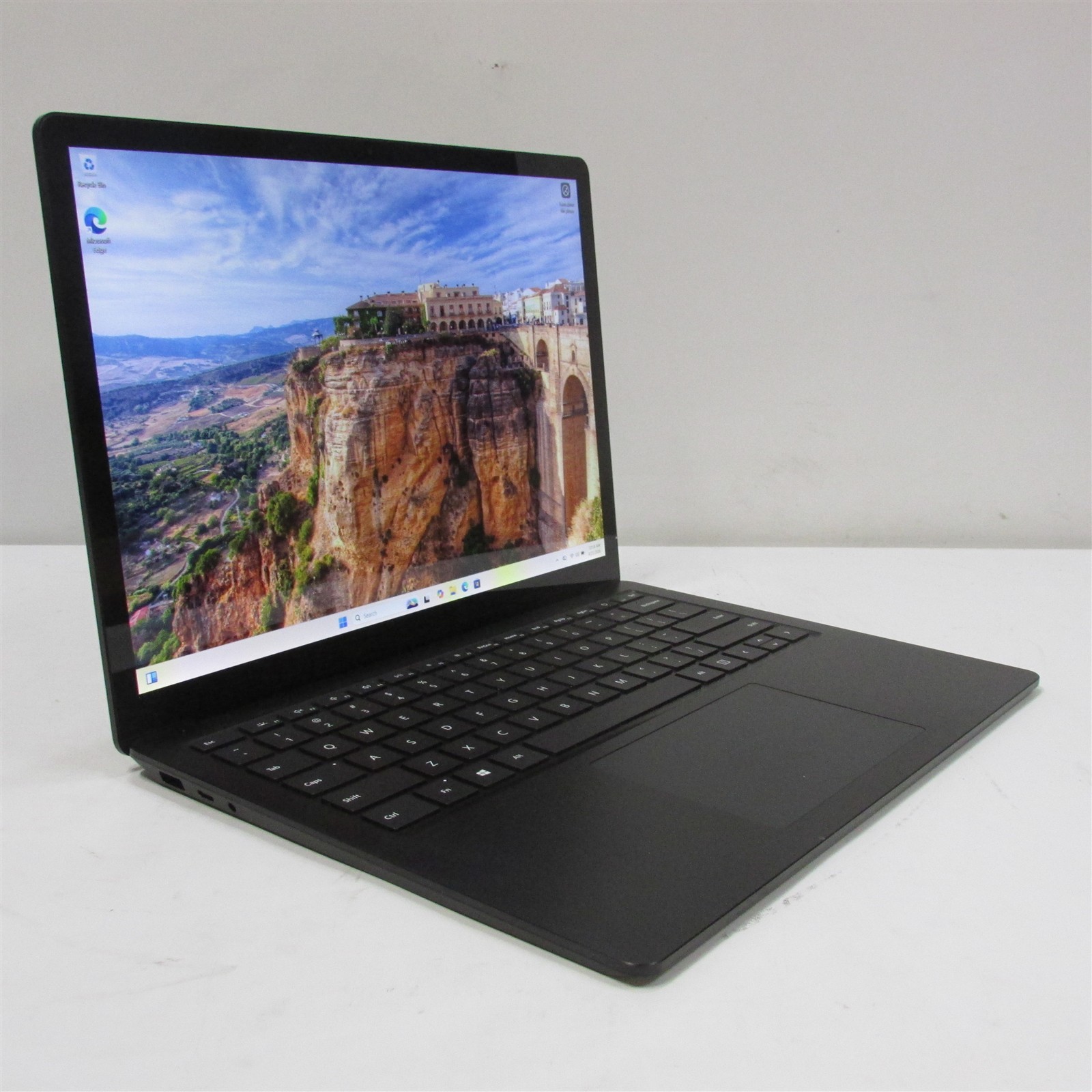 Microsoft Surface Laptop 4 1951 i7-1185G7 3.0GHz 16GB RAM 256GB 13.5″ Win 11 Pro