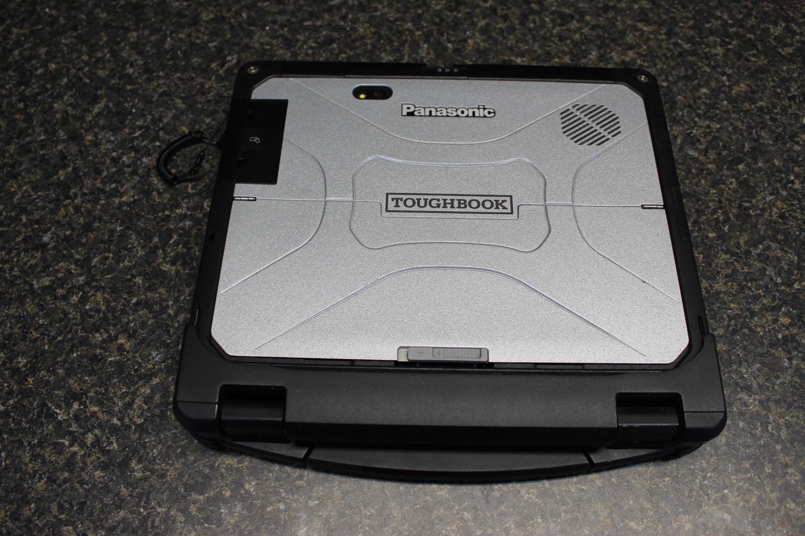 Panasonic Toughbook CF-33 I5-7300U 256GB M.2 -8GB DDR3 Win10Pro-NO PWR Adapt