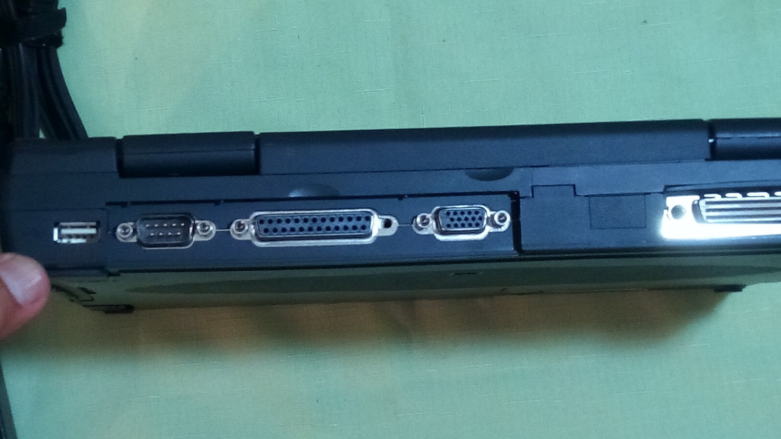 NEC READY 330T LAPTOP WIN98 266MHZ 32MB RAM 3GB HDD AS IS