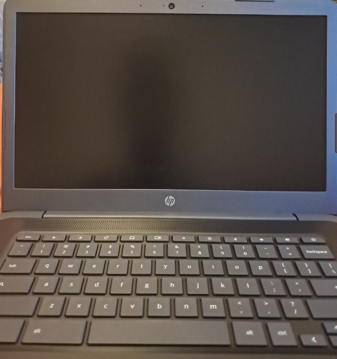 HP 14A G5 Chromebook Laptop Computer W/Charger.