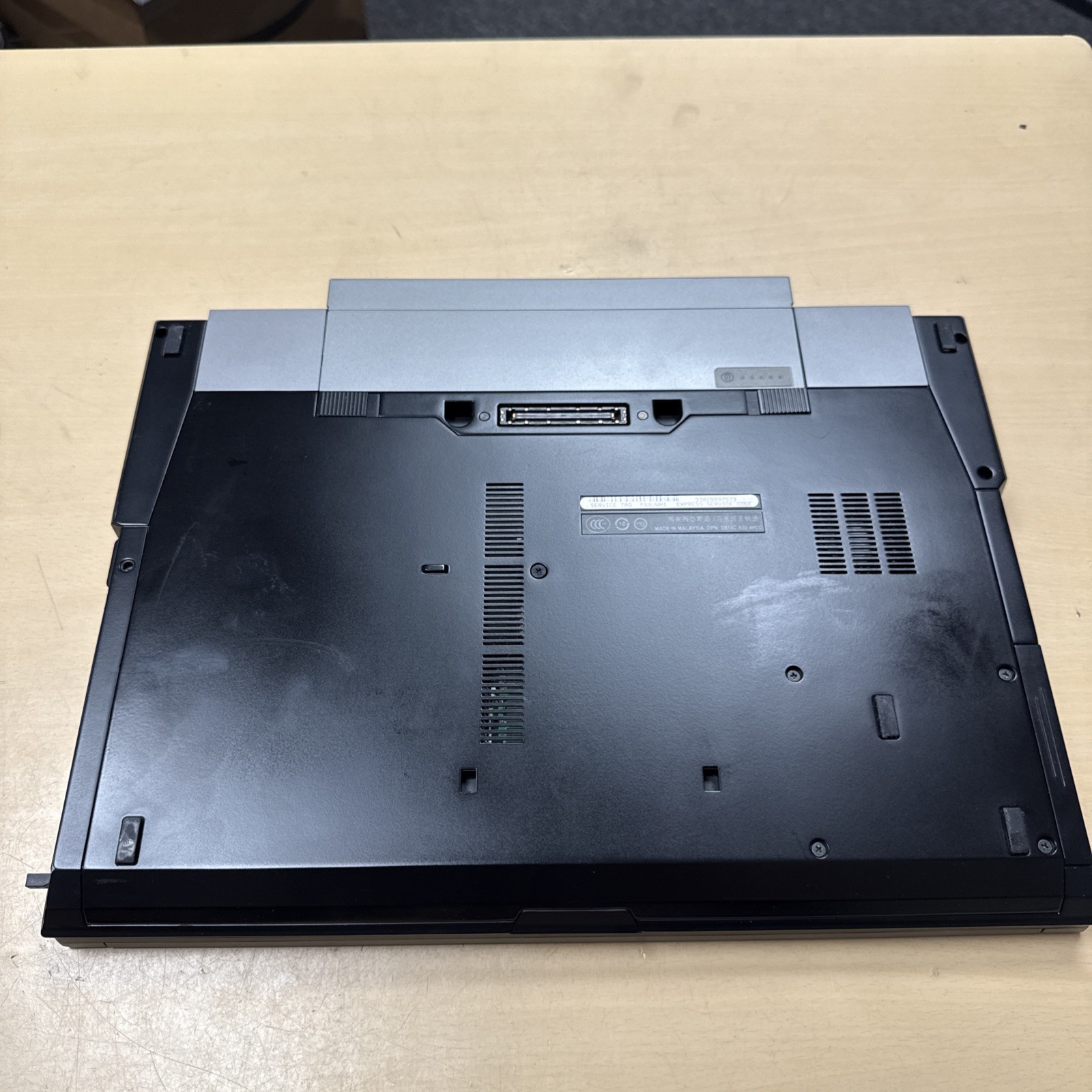 *READ Dell Precision M4400 Core 2 T9400 4GB DDR2 FX 770M