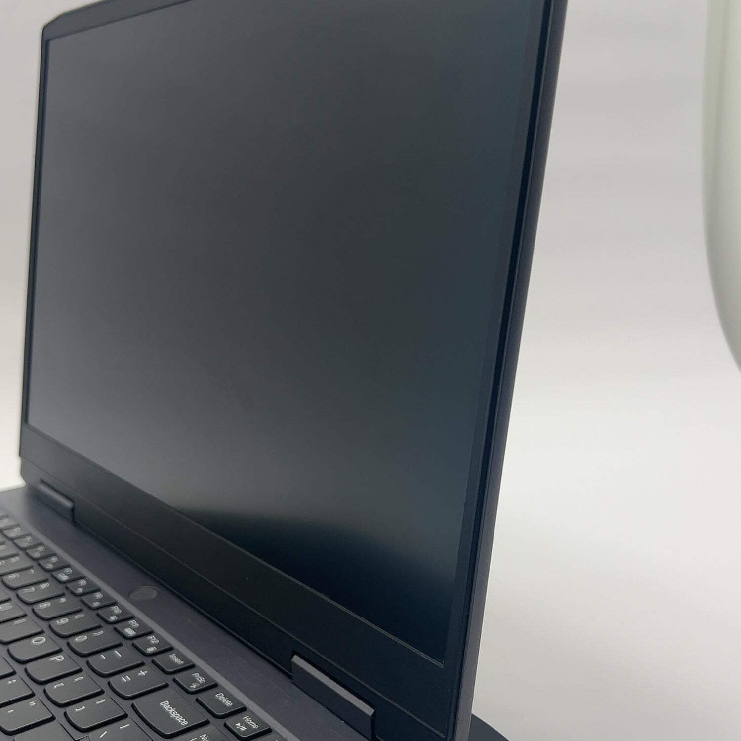 Lenovo LOQ 15 15.6″ Ryzen 7 7840HS 3.8GHz 24GB RAM 1.5TB SSD GeForce RTX 4050