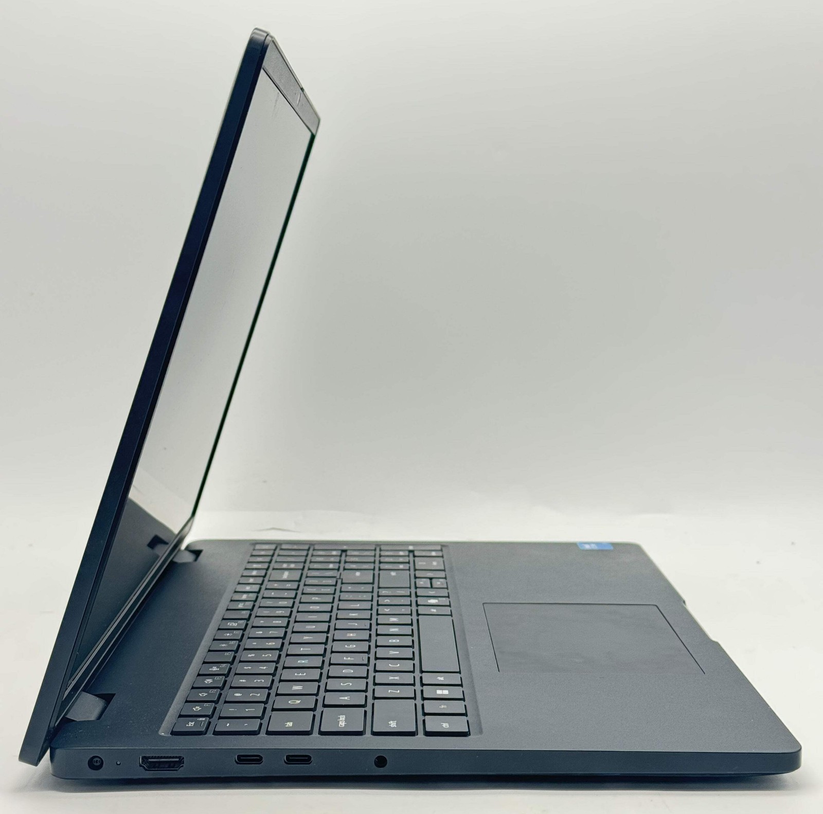Dell Pro 16 PC16250 16″ Core 3 8GB 256GB SSD Black Used