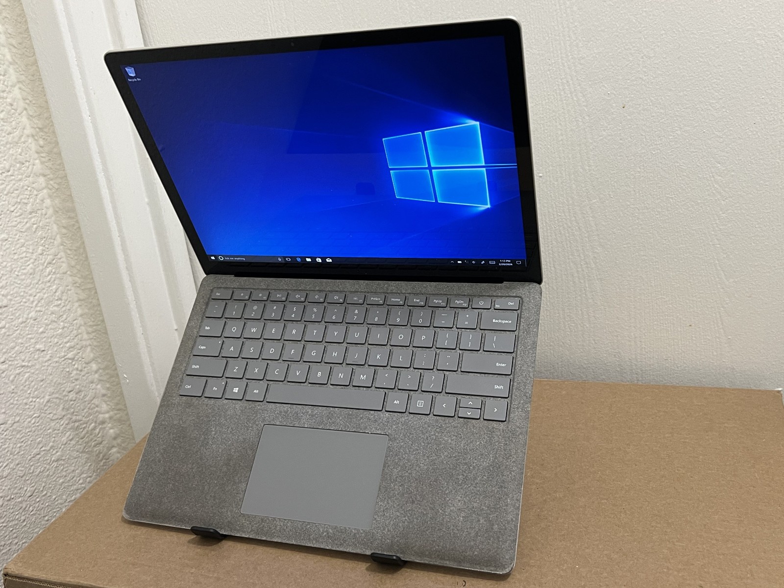 Microsoft Surface Laptop 2 (Intel Core i7-7660U, 16GB RAM, 512GB) Platinum – SEE