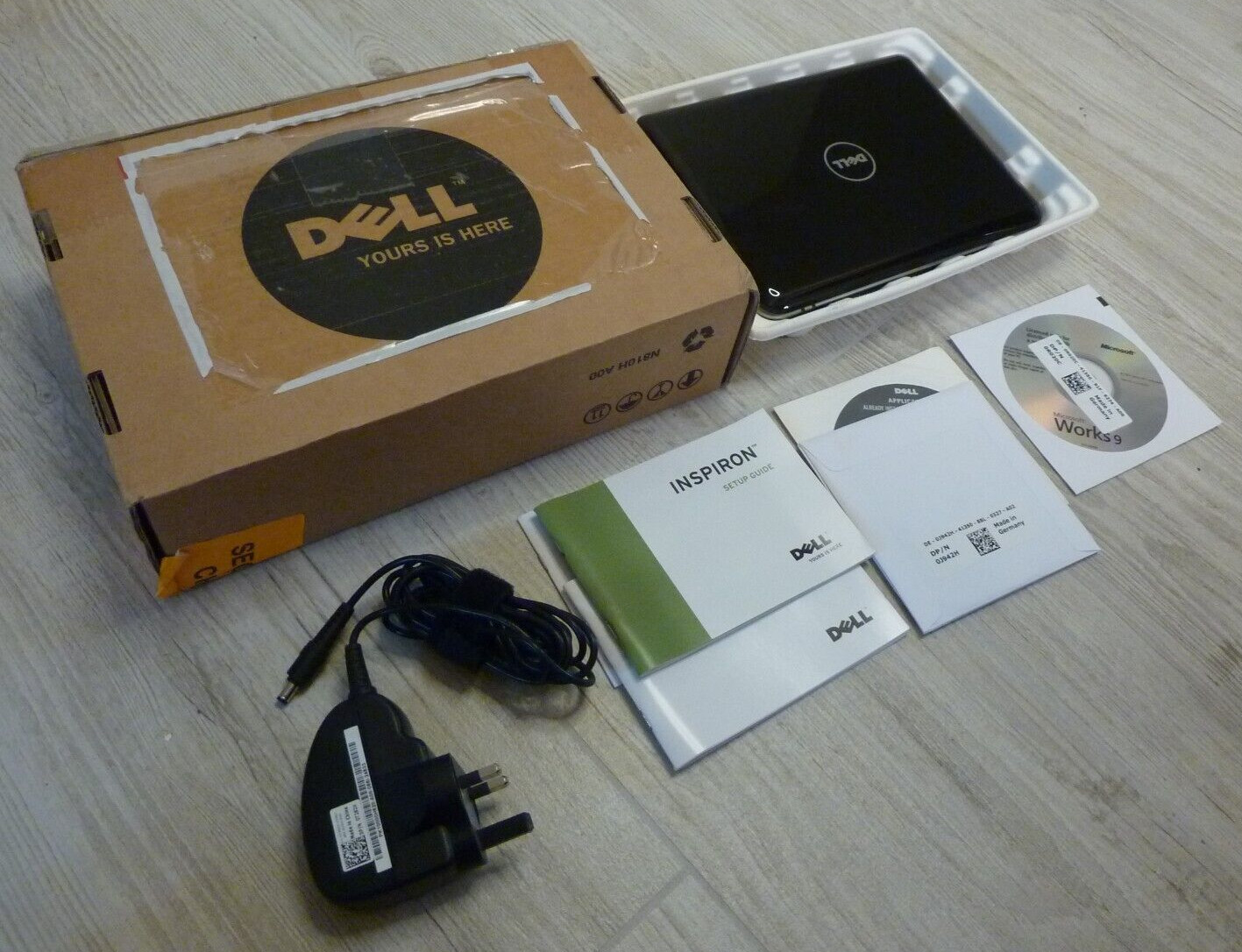 Dell Inspiron 910 9″ Laptop NEW, Black, with Power Supply (NEW)
