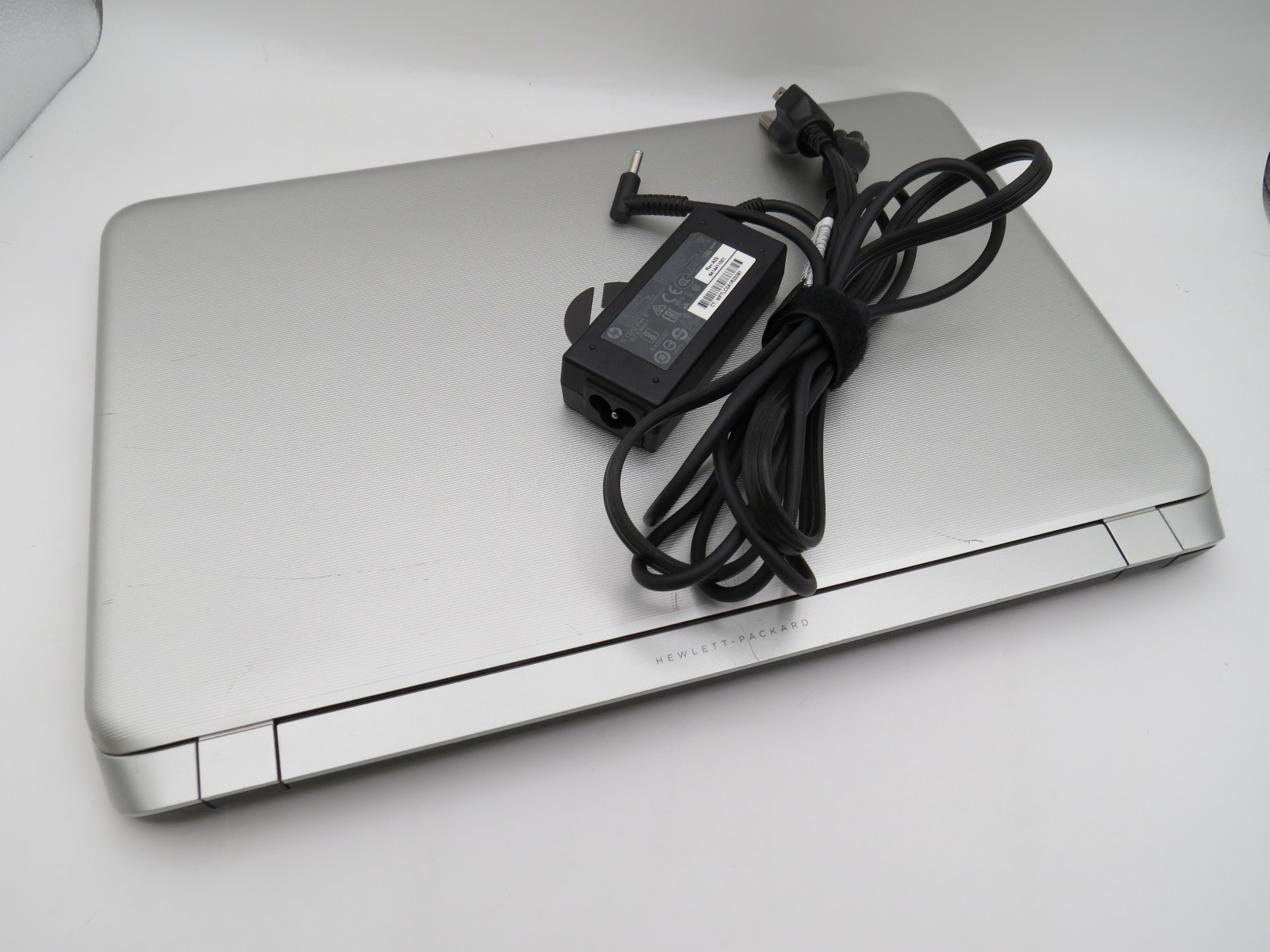 HP Pavilion 15 | i5-4210U @ 1.7GHz | 12GB DDR3 | 256GBSSD | 15″ | No OS