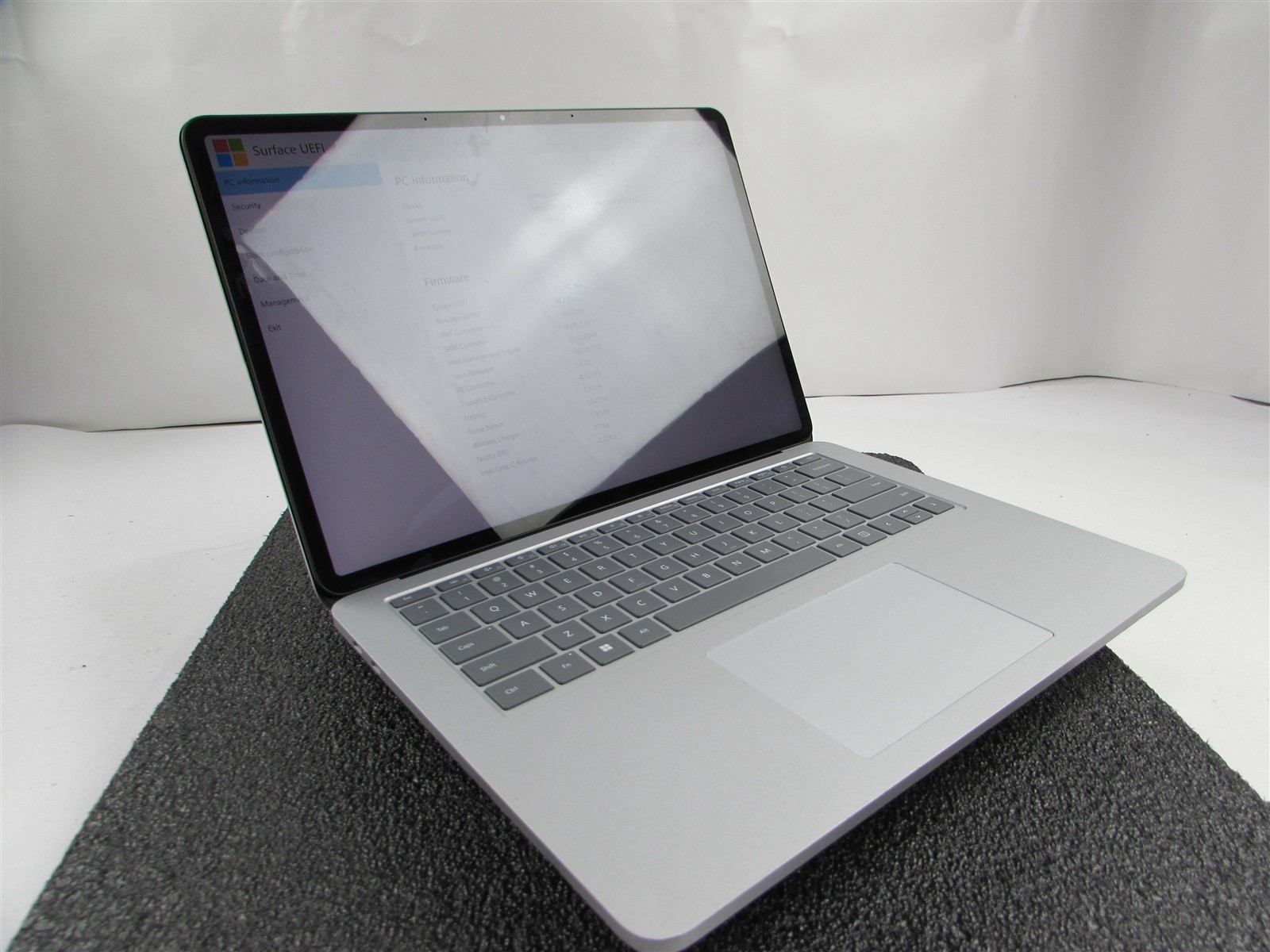 Microsoft Surface Laptop Studio 1964 i7-11370H 1TB SSD 32GB RTX A2000 *No A/C*