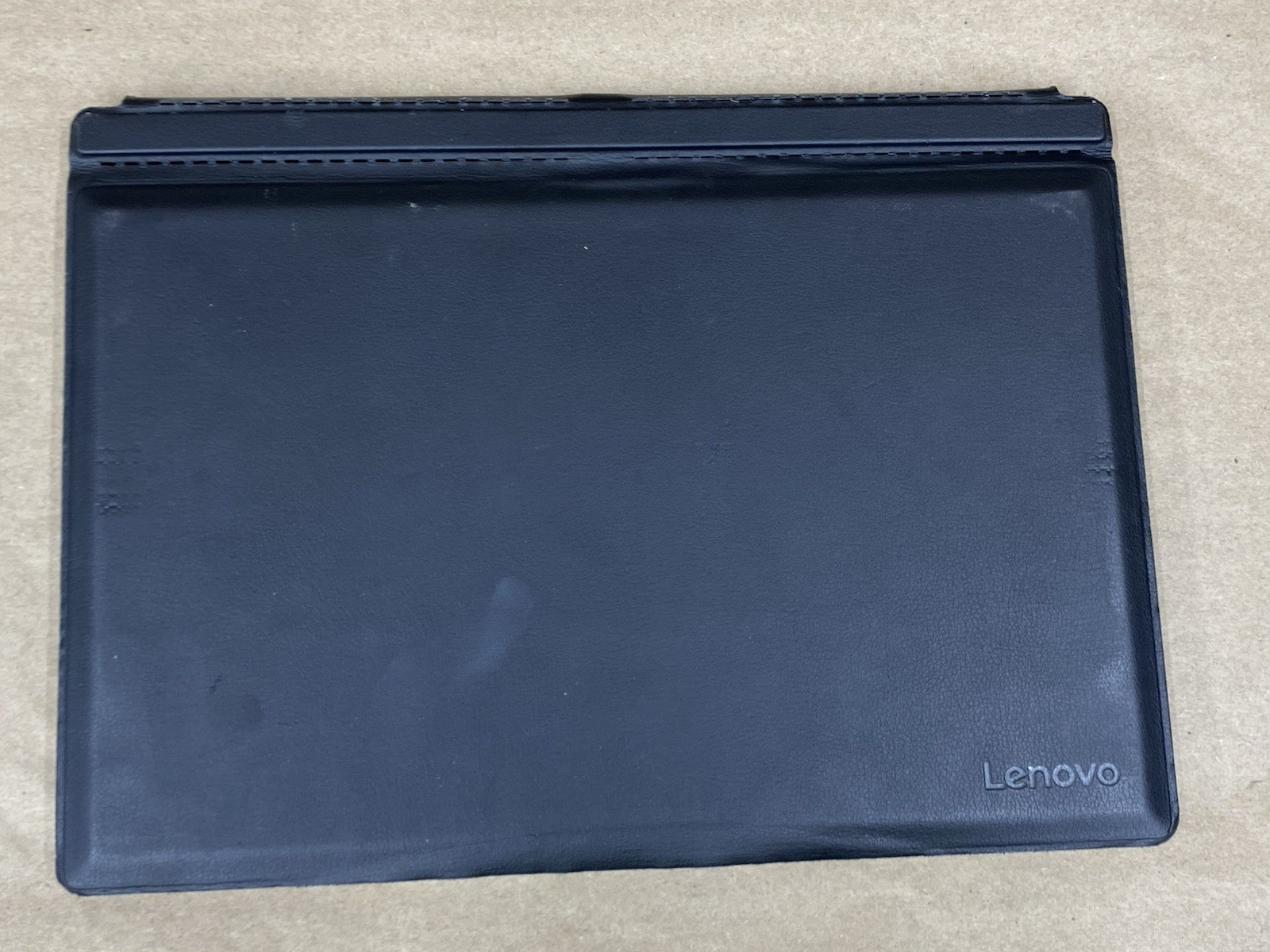 Lenovo 80QL – 12″ 2160*1440 – m5-6Y54 – 4GB – 128GB SSD – Win 10 Pro