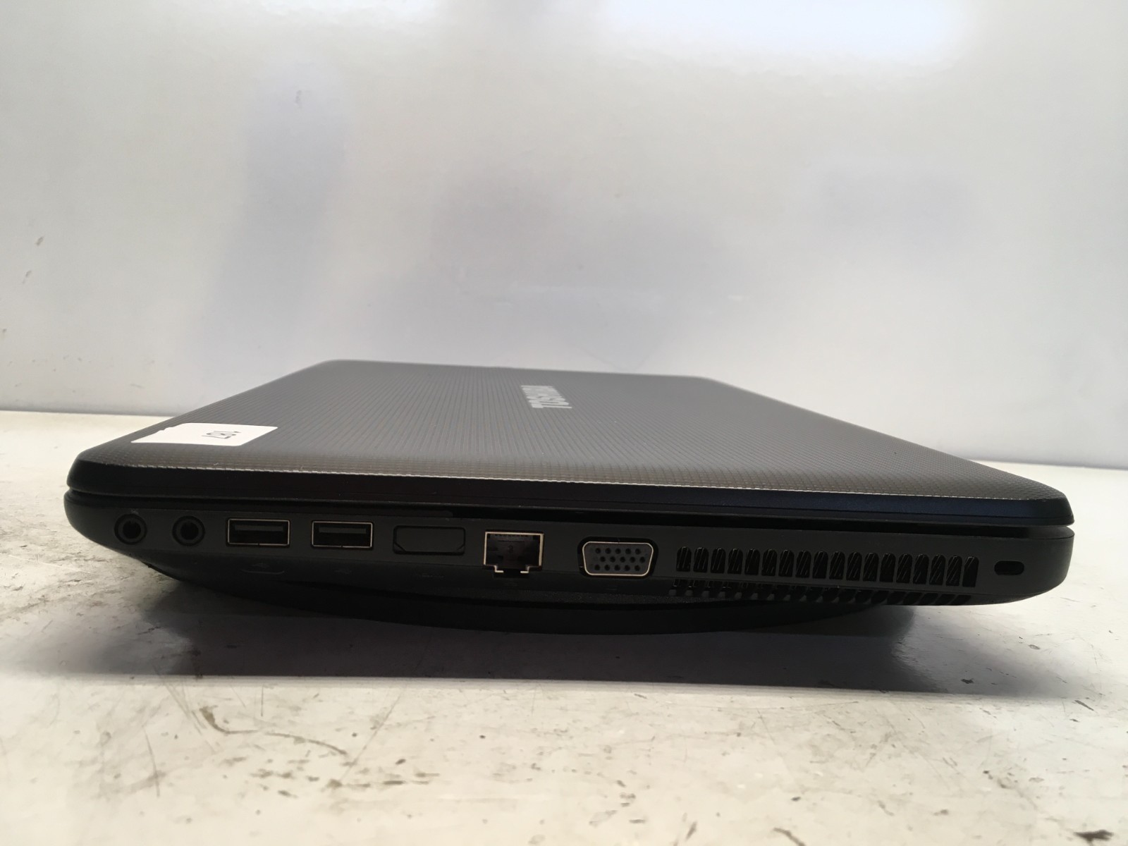 Toshiba Satellite C855D-S5105 AMD E-300 1.3GHz 4 GB NO HDD