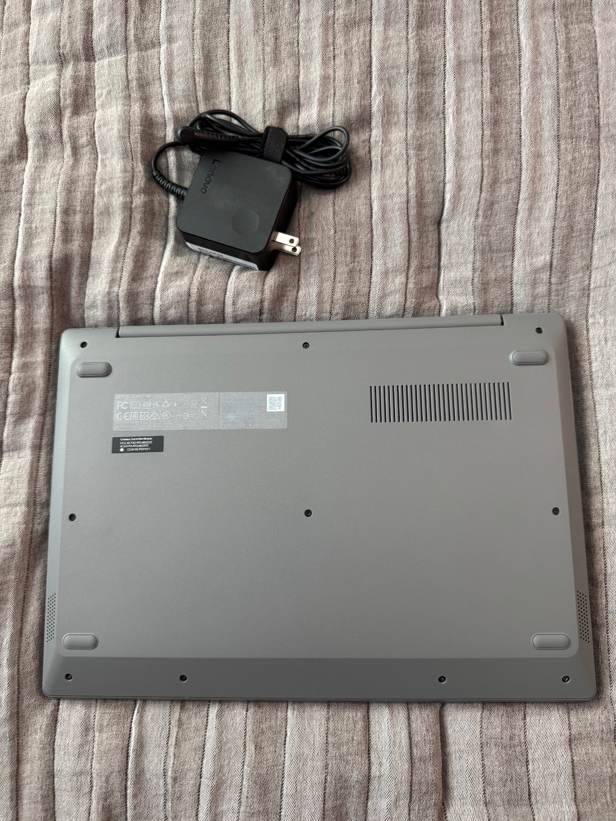 Lenovo IdeaPad 14″ (64GB,AMD A6,1.6 GHz,4GB RAM) Laptop – Platinum Grey