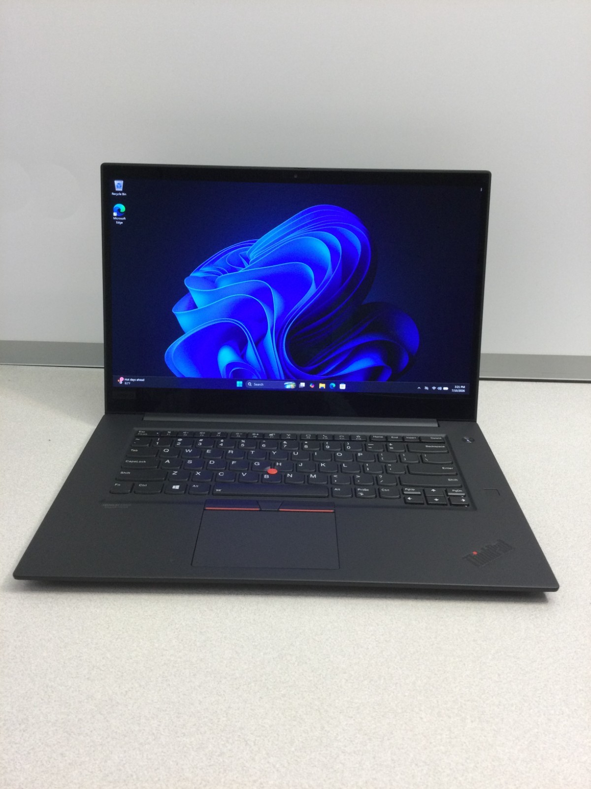 Lenovo ThinkPad P1 Gen 3 – 15.6″Core i9-10885H 12GB RAM 256 SSD WIN 11 PRO