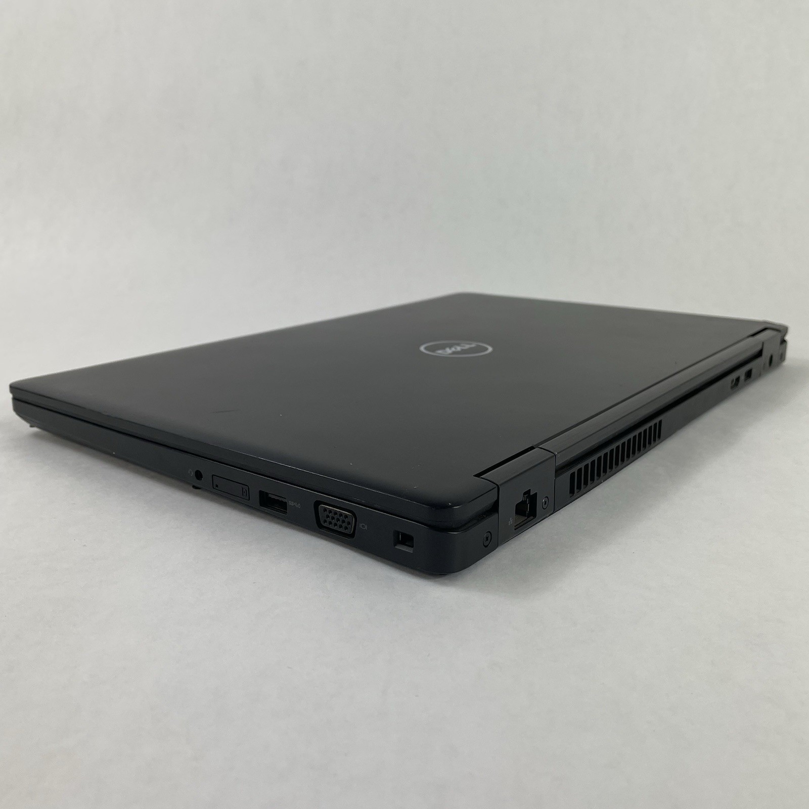 Dell Latitude 5580 15.6″ i5-7300U 2.60 GHz 8 GB RAM No SSD/OS/Batt – Bad Corner