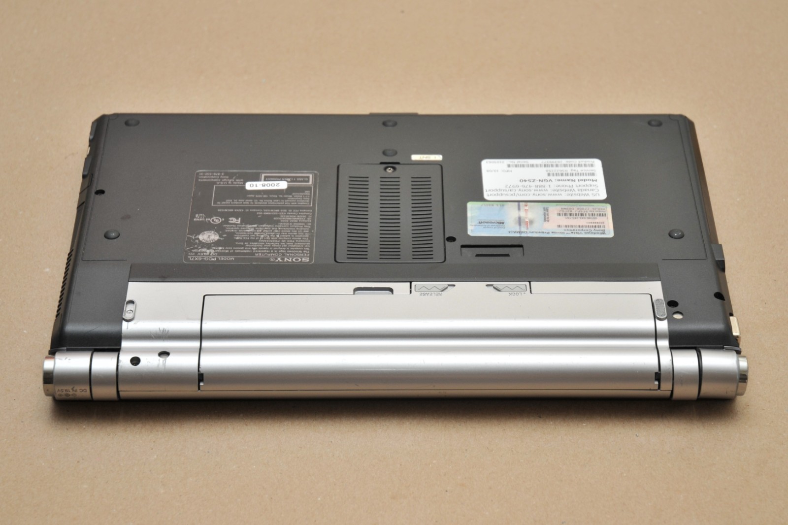 Sony VAIO VGN-Z540E C2Duo P8600 GeForce 9300M GS 320GB HDD 3GB RAM Windows Vista