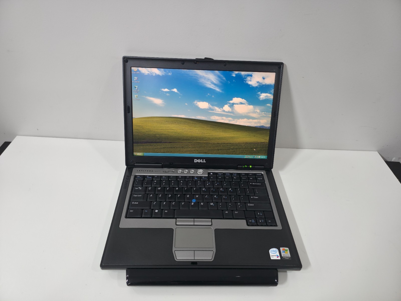 Dell D620 Laptop 2.33ghz 1gb Windows XP Pro WIFI DVD 500GB very fast! RS232 REad