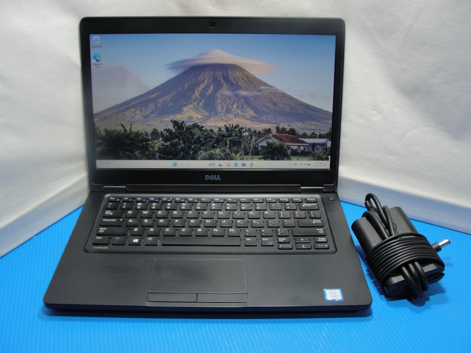 Dell Latitude 5480 14”HD+ Intel Core i7-7820HQ 2.9GHz 16GB 256GB SSD + Charger