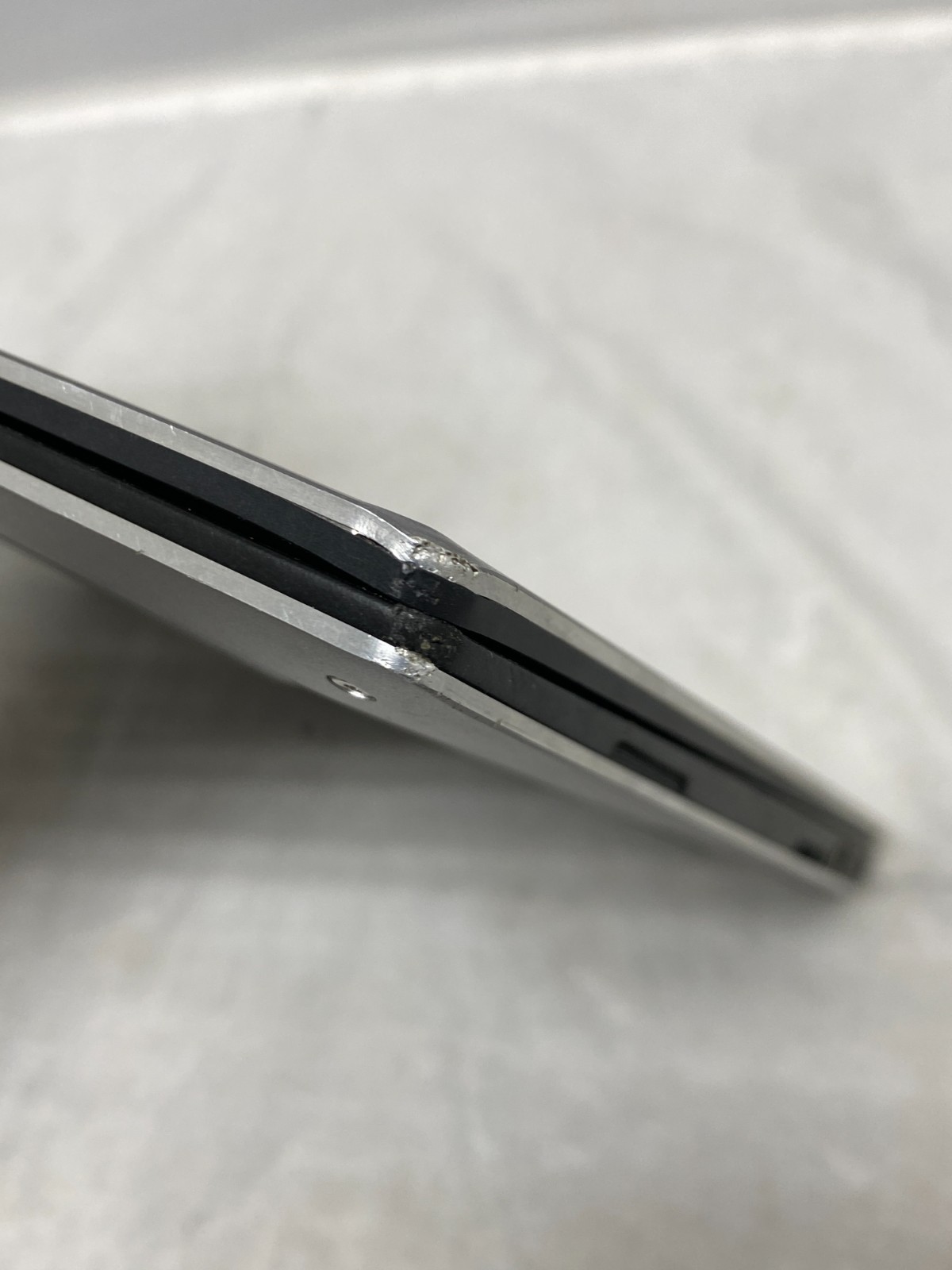 Dell XPS 13 9350 13.3″ Intel i3-6100U 4GB RAM