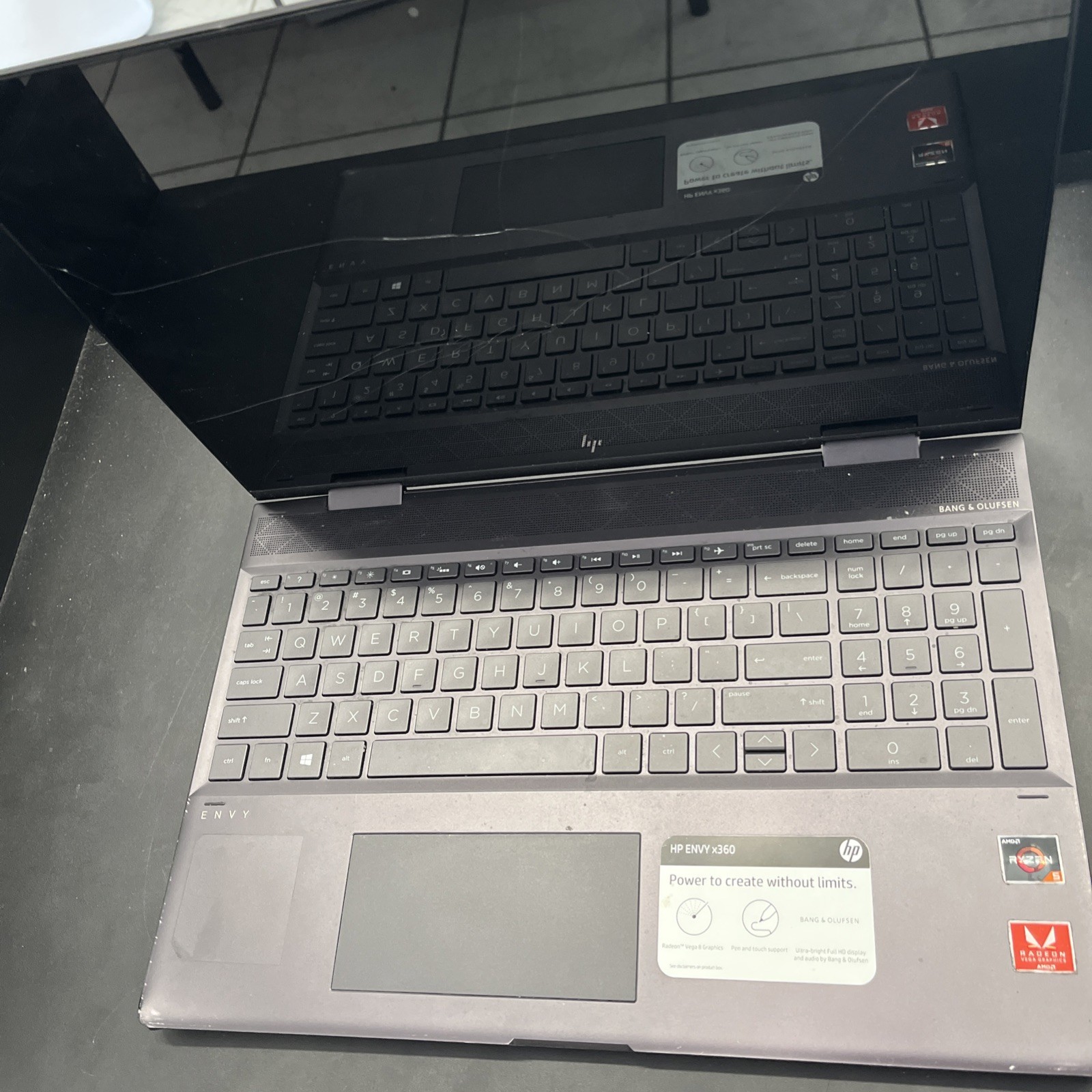 HP ENVY X360 15-es1008ca 15.6″ Laptop Intel i5-1155G7