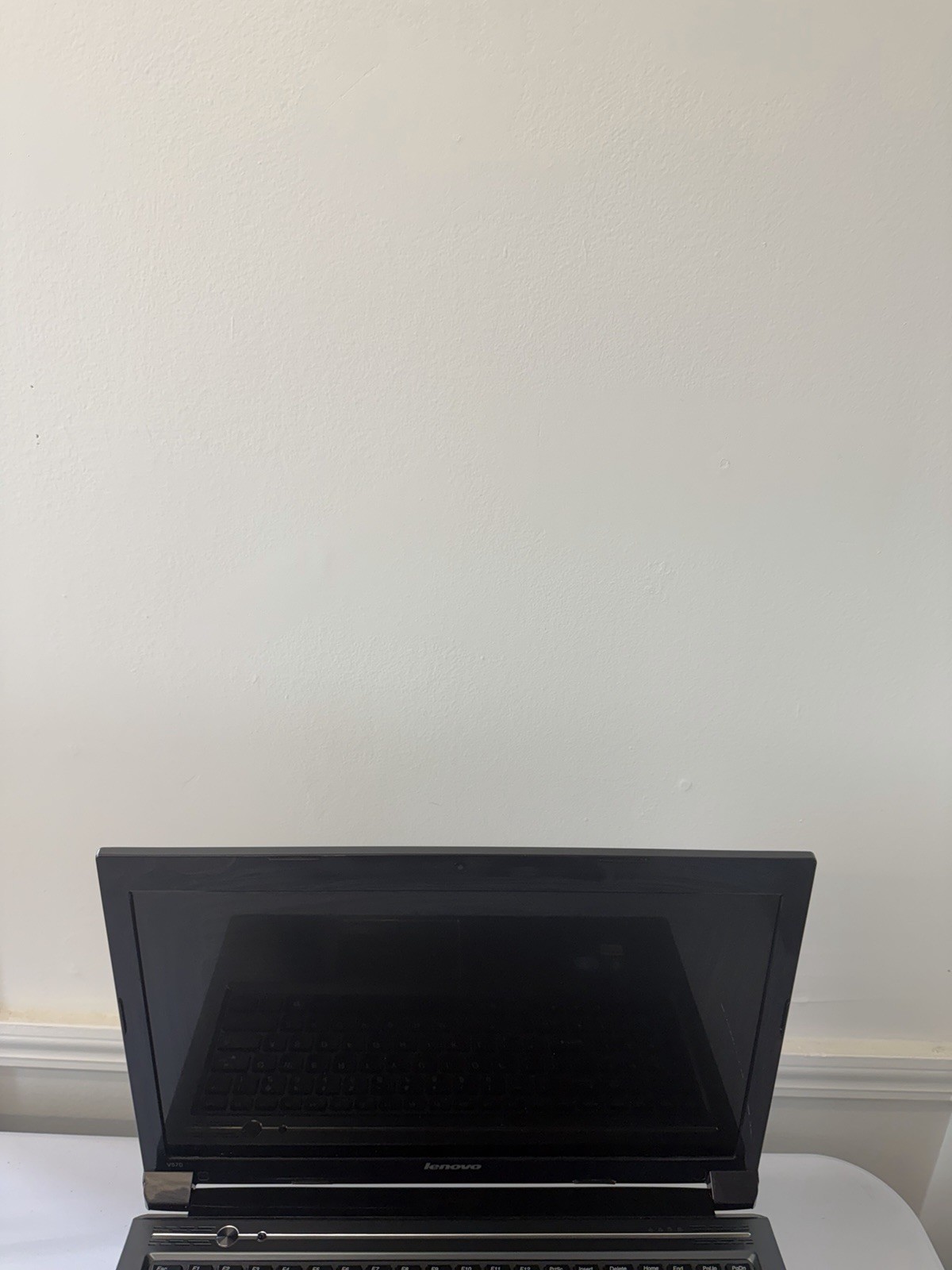Lenovo V570 Laptop – Good Screen – Intel i5-2450M – RAM 6 GB – Read Des