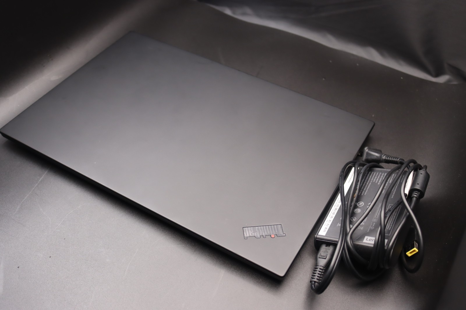 Lenovo ThinkPad P1 Gen 3 i7-10750H 32GB RAM 512GB SSD NVIDIA Quadro T1000