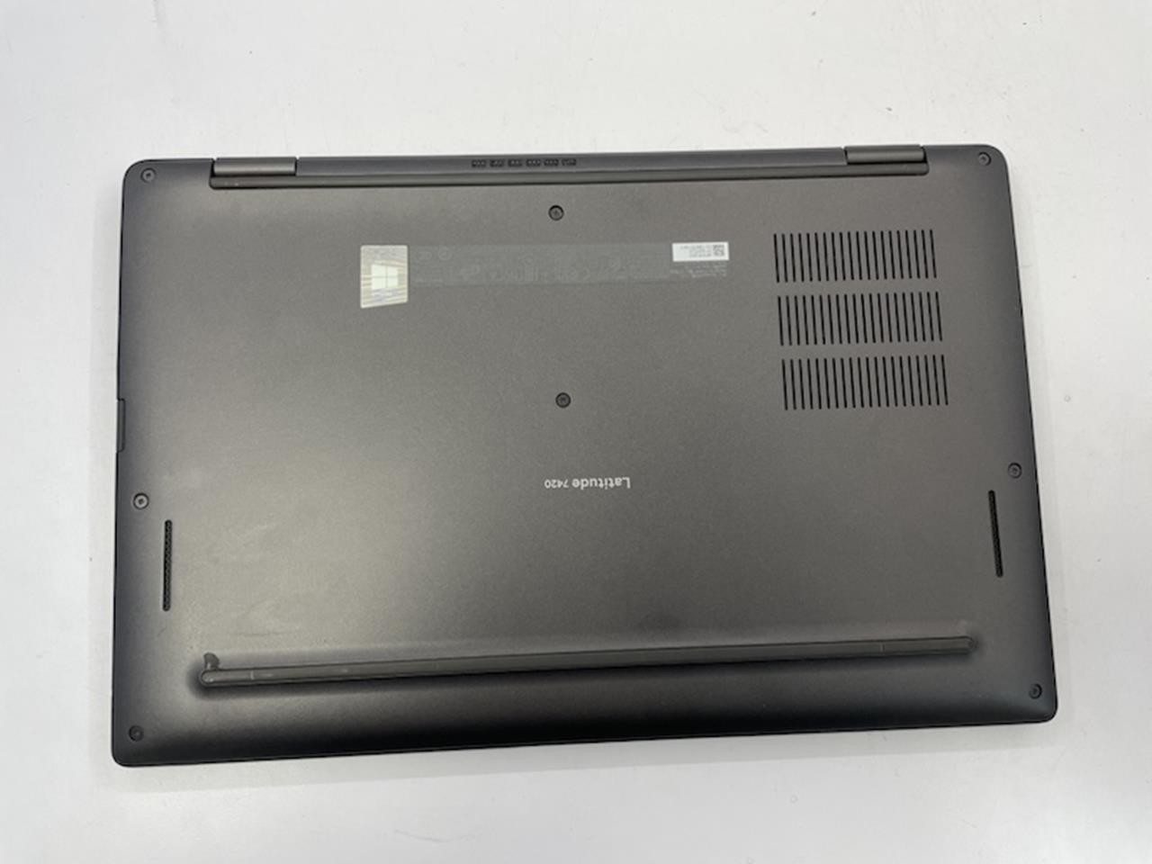 DELL LATITUDE 7420 Laptop w/ Intel Core i5-1135G7 2.40GHZ + 8 GB No HD/Battery