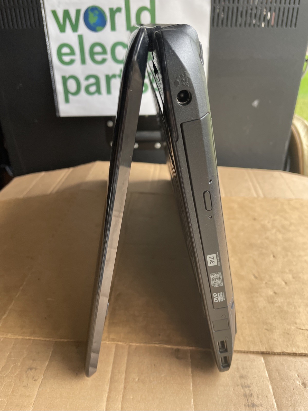 Toshiba Satellite L655D-S5050 AMD Laptop 3GB RAM No HDD *FOR PARTS* READ*