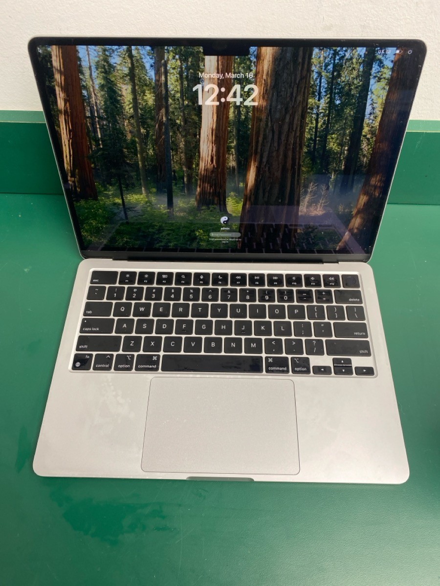 2022 Apple MacBook Air 13.6″ M2 3.5GHz 8GB RAM 512GB SSD A2681 (EZ5002472)