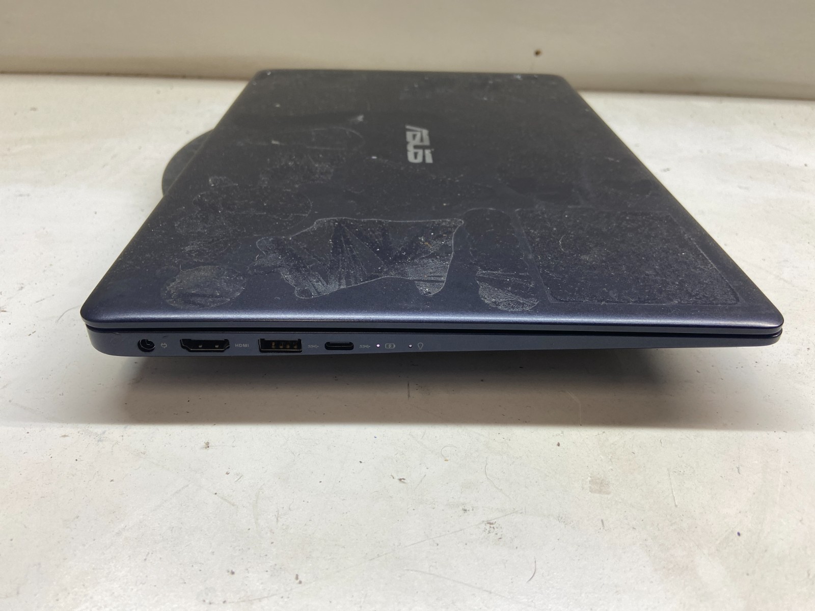 Asus Zenbook UX331F Intel Core i7-8565u 1.8GHz 8GB NO HDD
