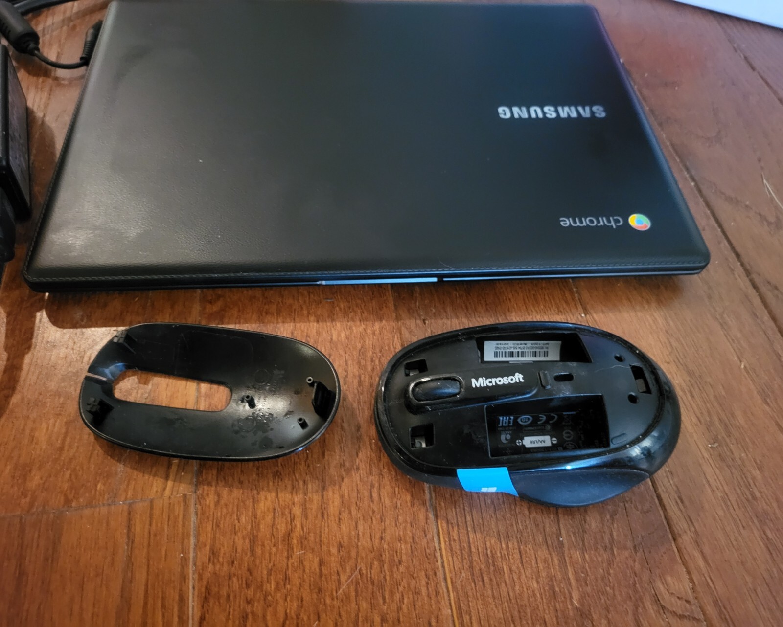 SAMSUNG XE503C12-K01US 11.6″ CHROMEBOOK 2 COMPUTER With Box Mouse Manual Charge