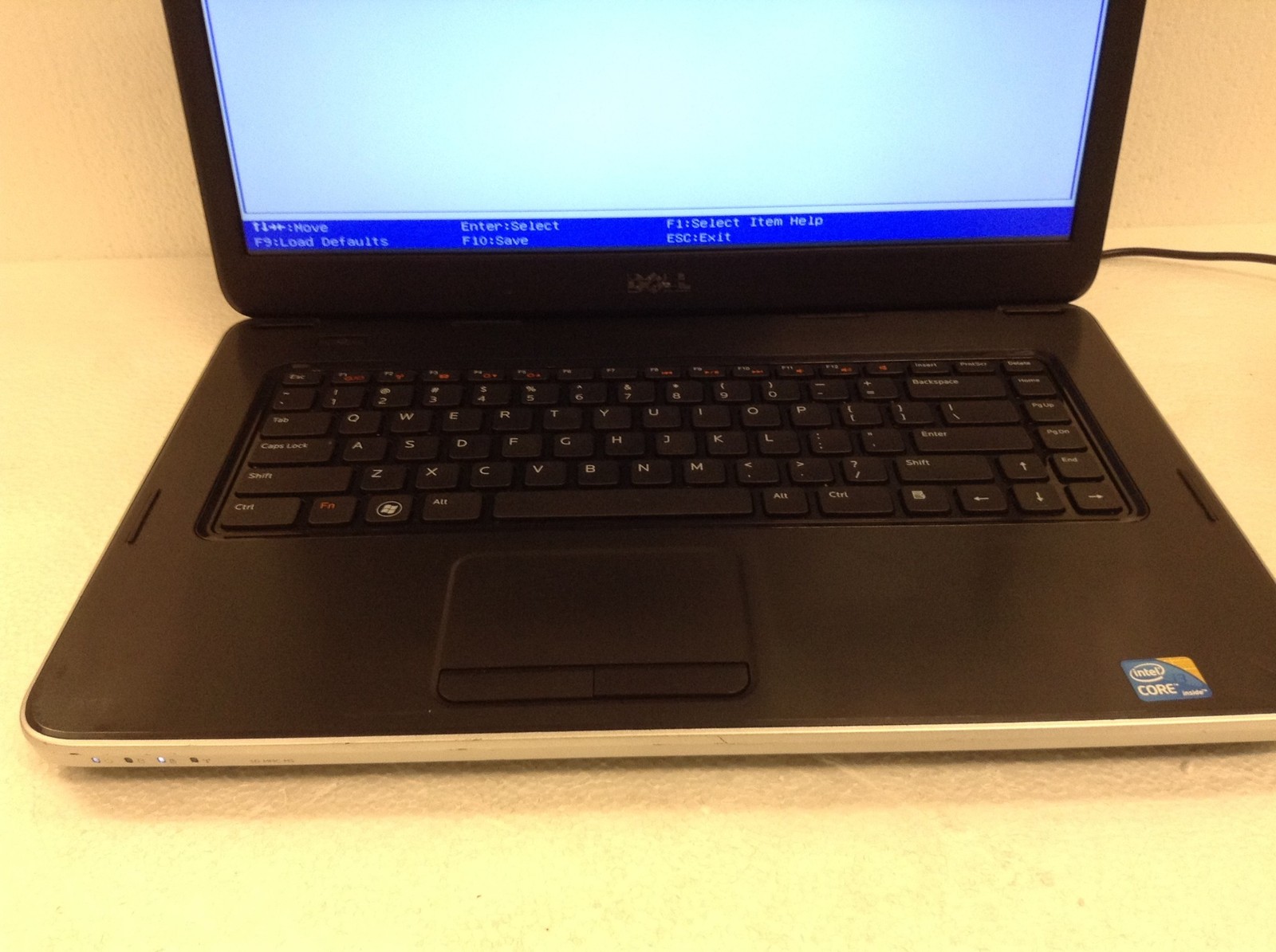 Dell Vostro 1540 Laptop 15.6″ i3-M370 2.40GHz 8GB RAM Ac adapter, No HDD, WORKS