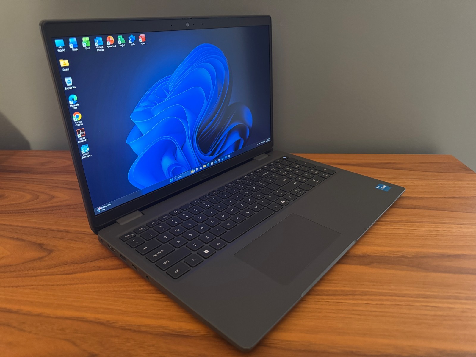 Dell Latitude 3550 Laptop 15.6″ FHD i3-1315U 8GB Ram 256GB SSD W11 Pro New Batt.