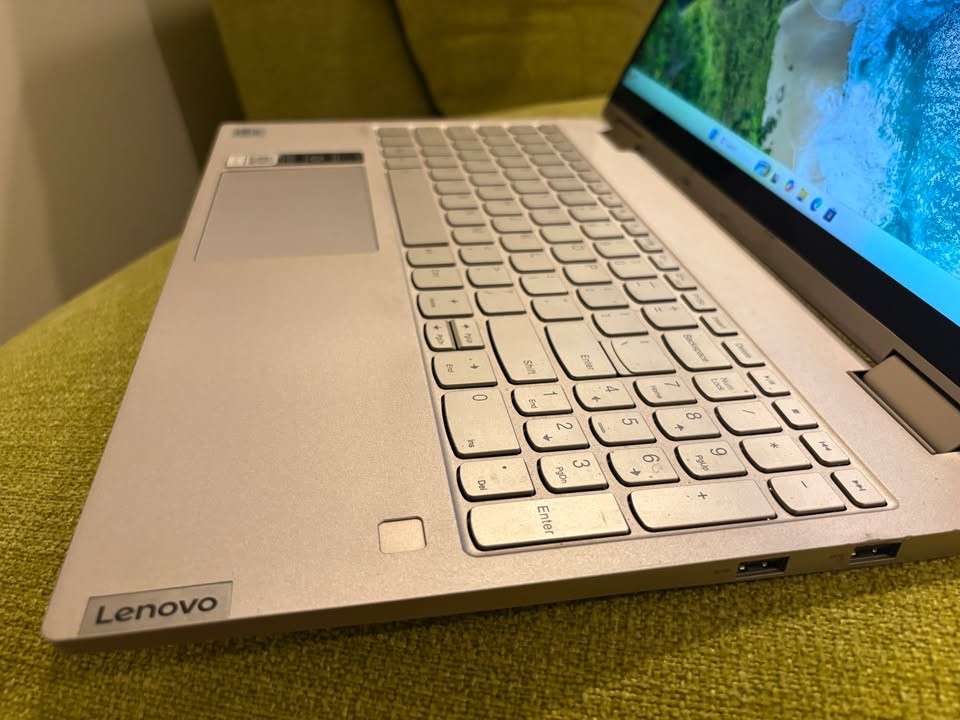 Lenovo Yoga C740 2-1 Touchscreen i7 10th Gen/12gigs/ 512SSD—–cosmetic