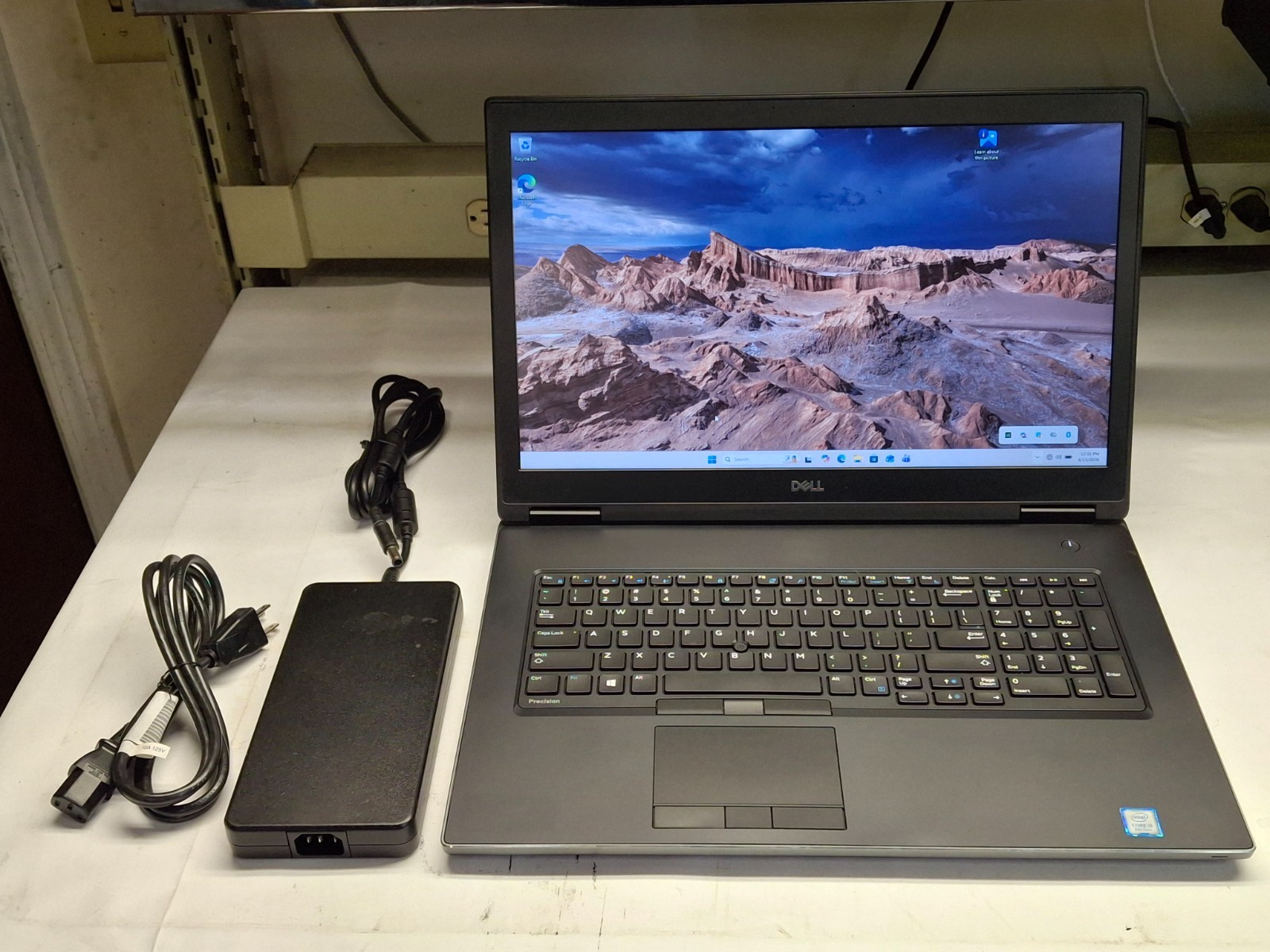 Dell Precision 7730 17.3″ Intel i5-8400H 16GB Quadro P3200 256GB SSD Win11P