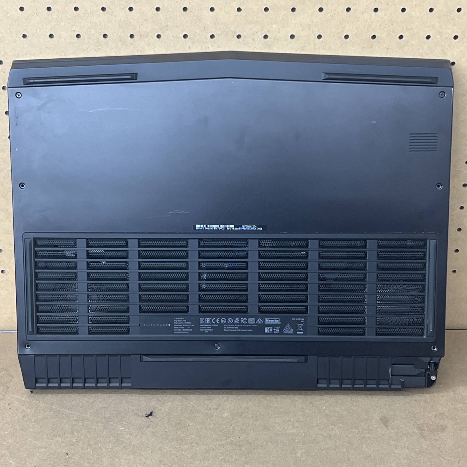 Alienware 17 R5 Gaming i7-8750H 16GB Ram 1TB SSD GTX 1070- Fair *76% Batt, Read*