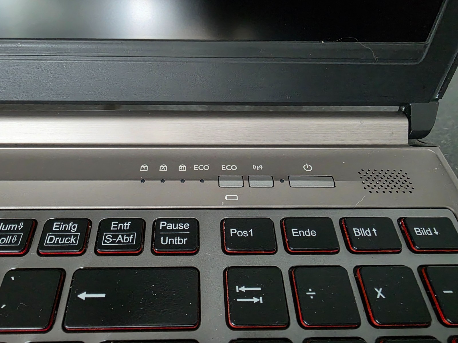 Laptop Fujitsu LifeBook e754 i5 8GB 320GB DVD-RW 15.6 inch Full HD Windows 10