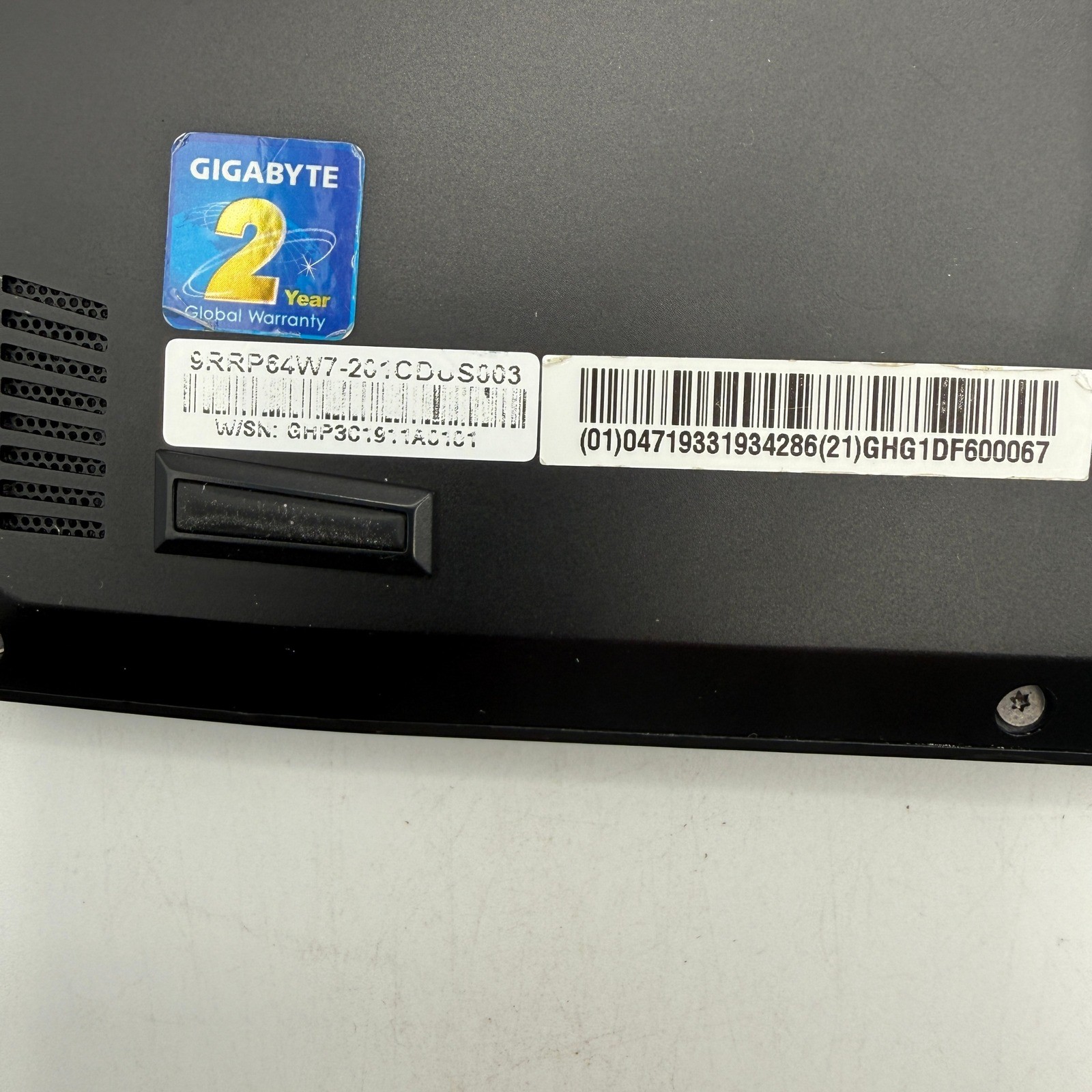 Gigabyte Aero 14 Gaming Laptop Black 14″ i7 16GB RAM P64W-1060-602S- USED