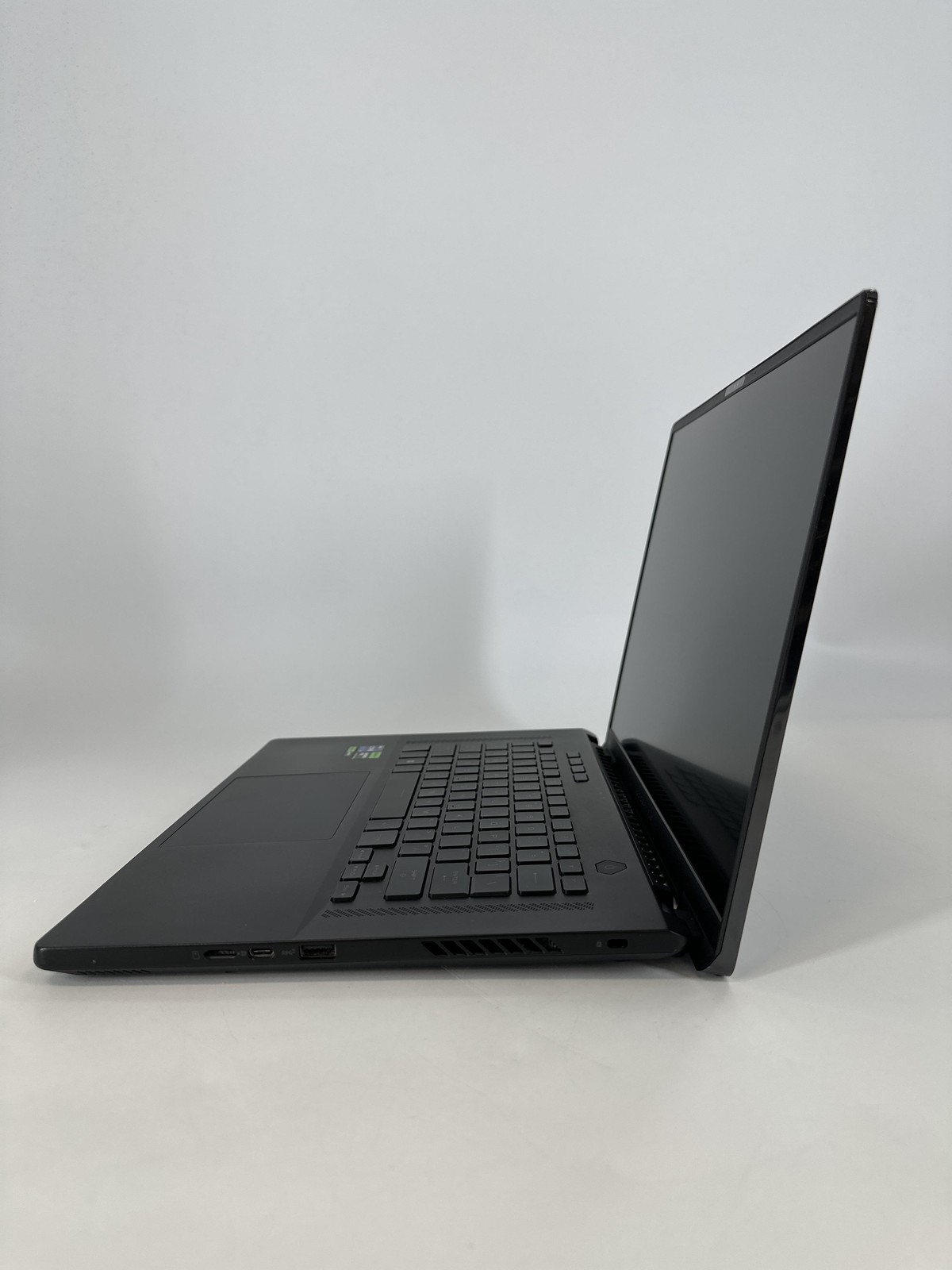 Asus ROG Zephyrus M16 GU604 240Hz QHD+ 2.6GHz i9-13900H 16GB 1TB SSD RTX 4070