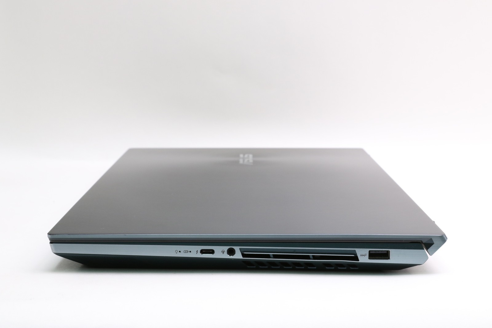 READ! 15″ Asus Zenbook Pro Duo UX581GV, i7-9750H, 16GB, 1TB