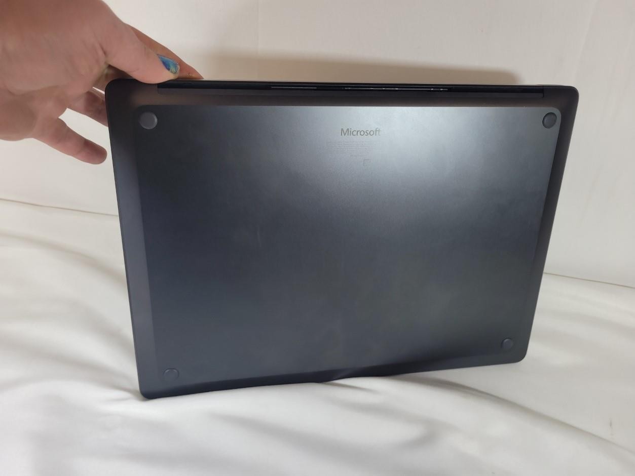 Microsoft Surface 15″ Copilot+ Laptop 7th Edition PixelSense Flow Display – 1TB