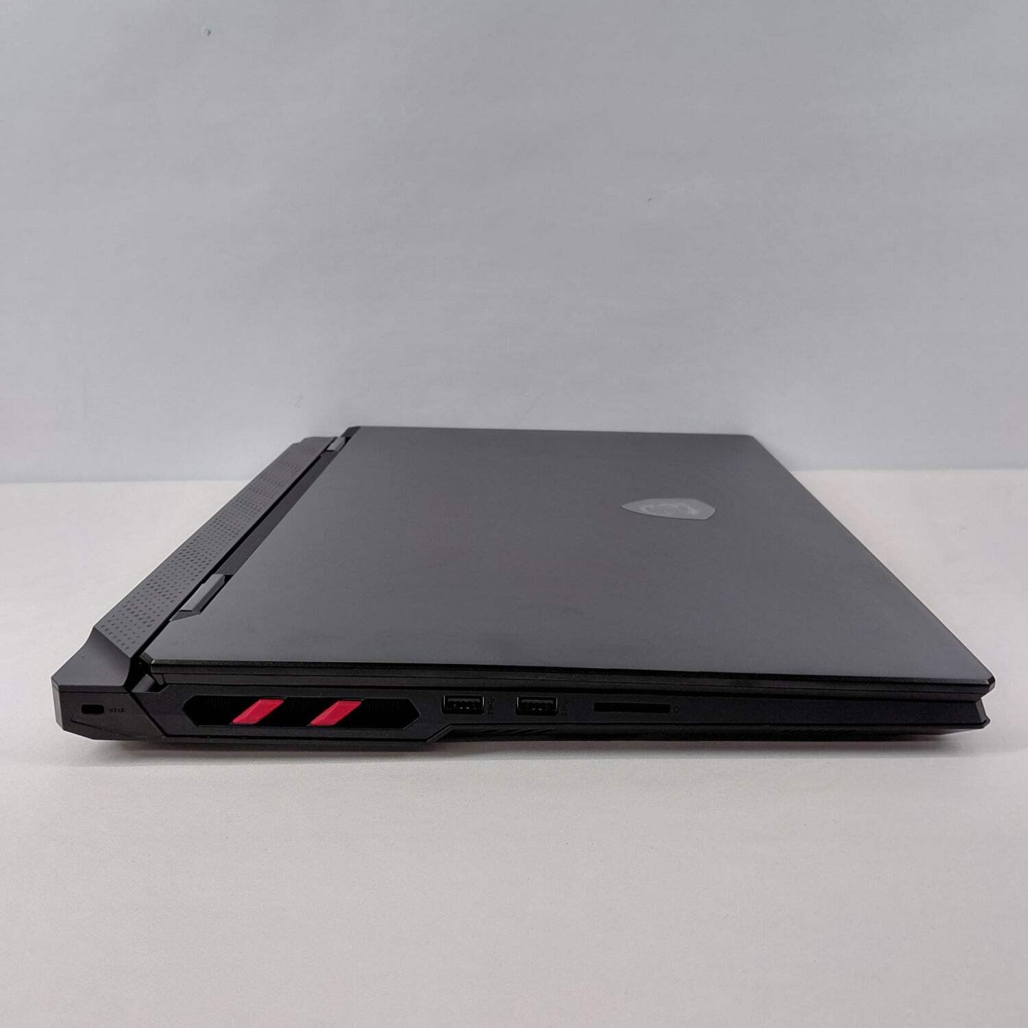 MSI Raider 18 HX A14VHG 18″ i9-14900HX 2.2GHz 32GB RAM 2TB GeForce RTX 4080