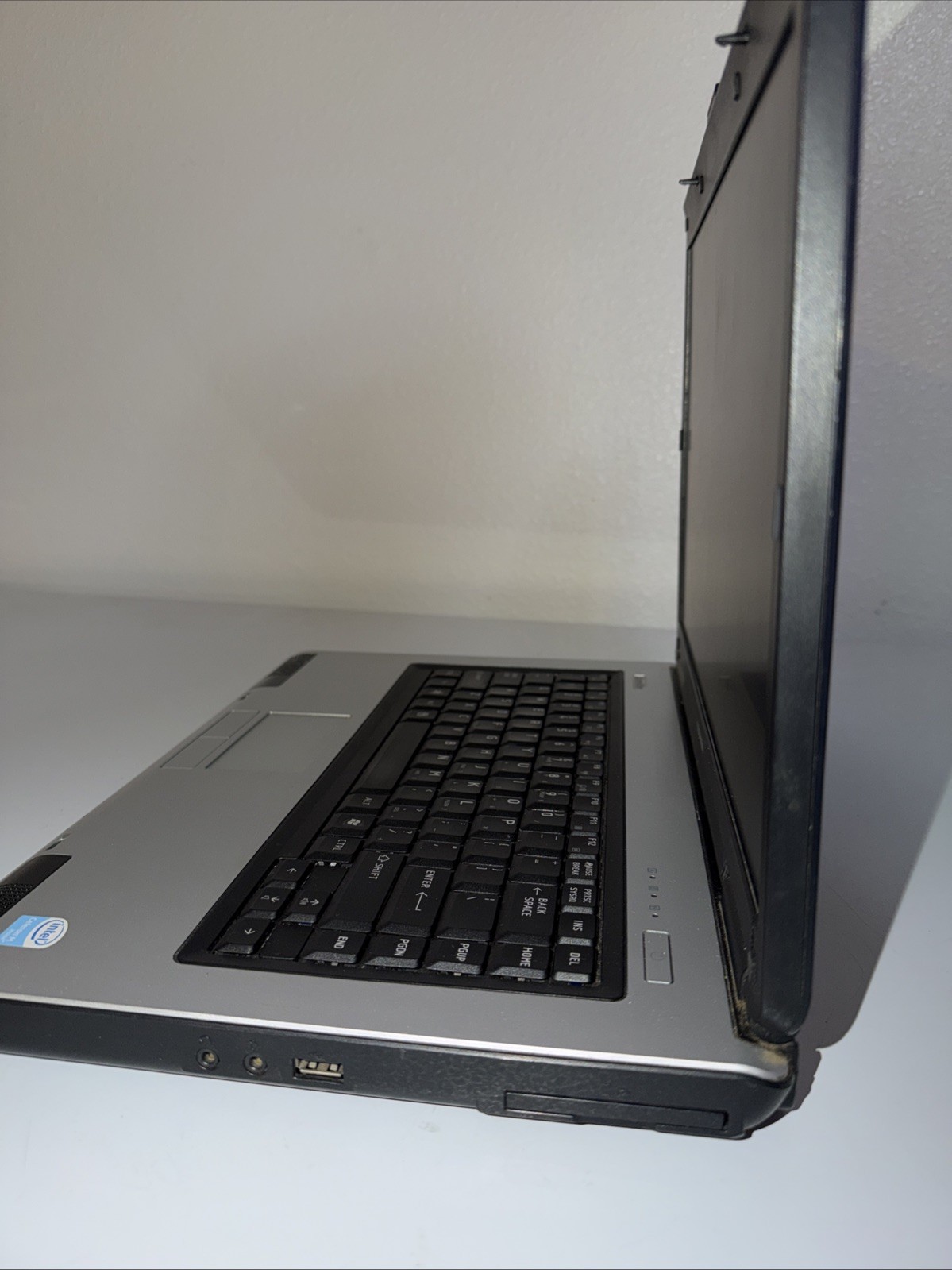 Toshiba Satellite L45, 1.4gIntel Intel Celeron 1.5GB Ram 160gb Batt No AC.