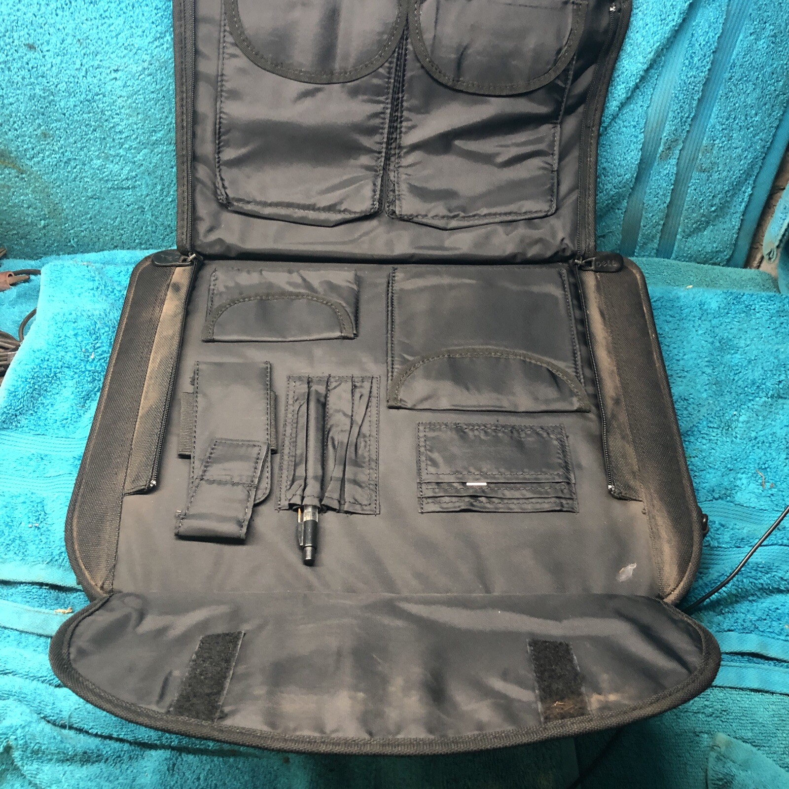 Dell inspirion 2650 laptop with bag and charger Pentium FOR parts