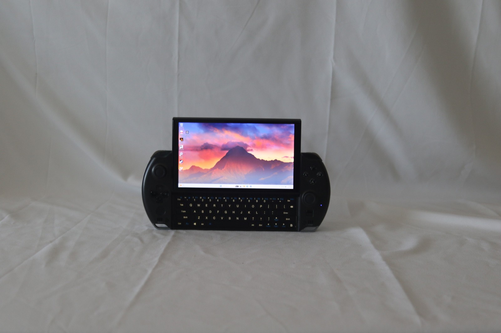 GPD Win 4 2023 7640U Handheld Gaming PC 16gb/1tb SSD