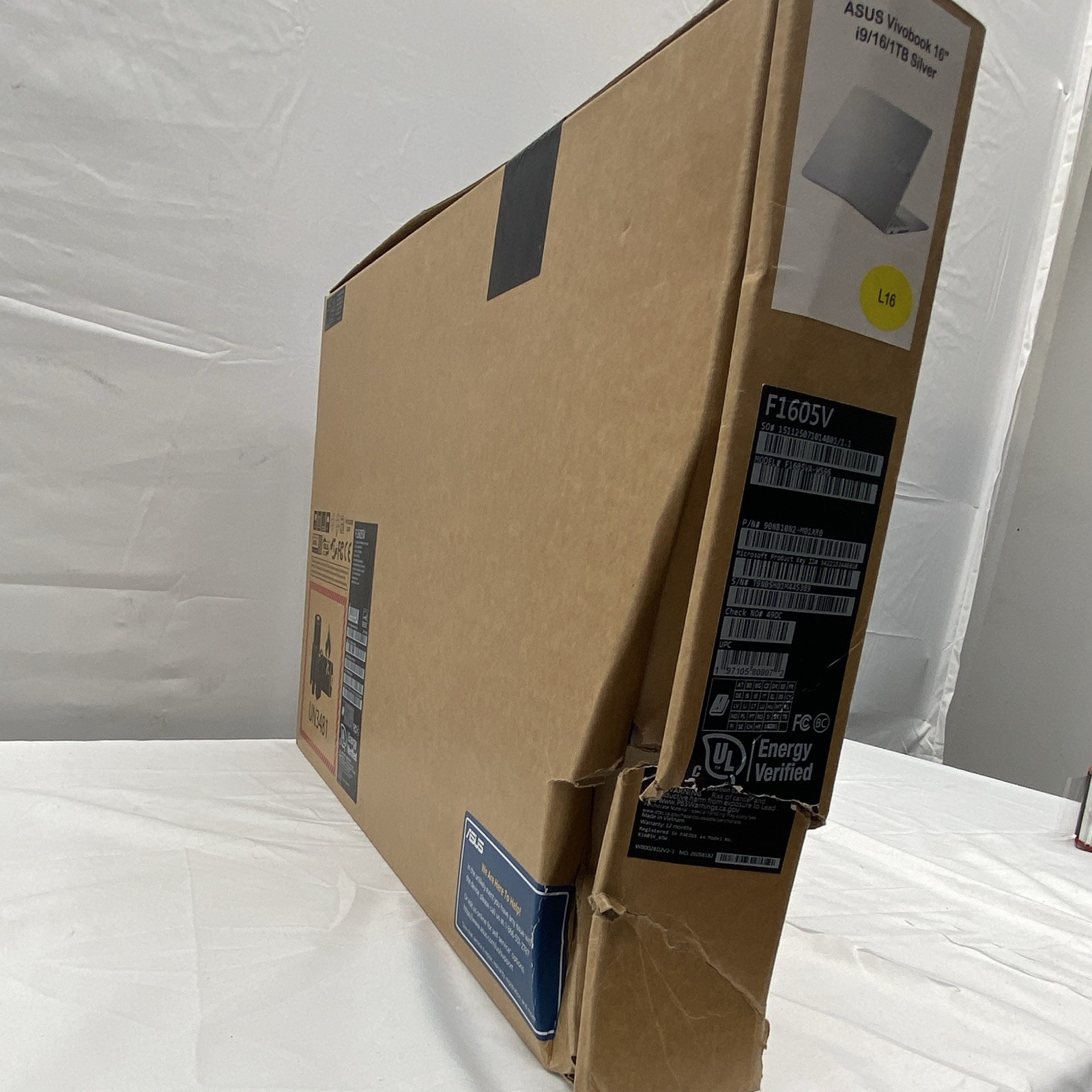 ASUS VivoBook 16 16in Core i9 16GB RAM 1TB SSD Win 11 Home Silver. Torn box.