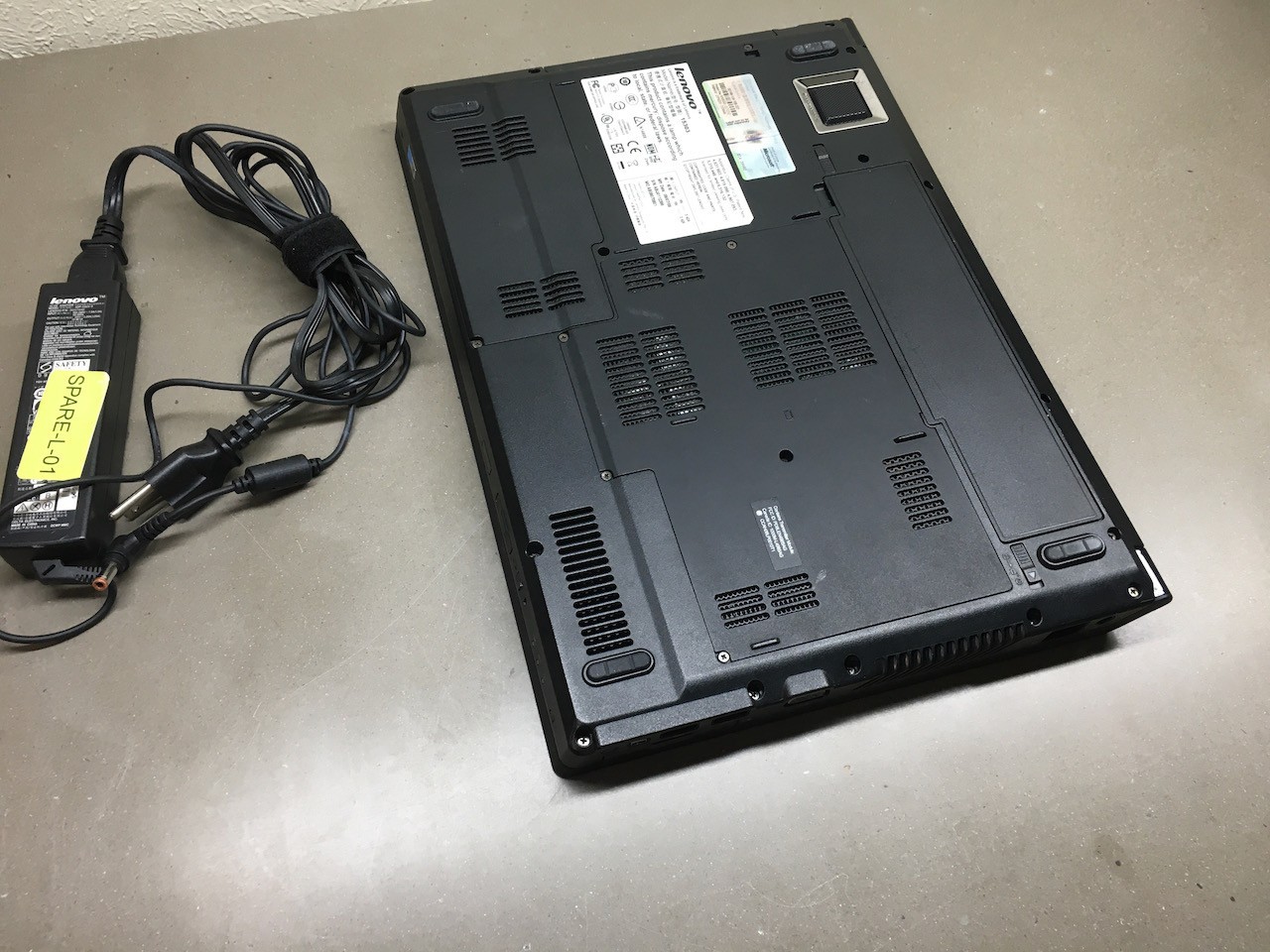 Lenovo Laptop IdeaPad Y510 15.4″ Pentium T2390 2GB RAM 160GB HD Windows 7 Pro